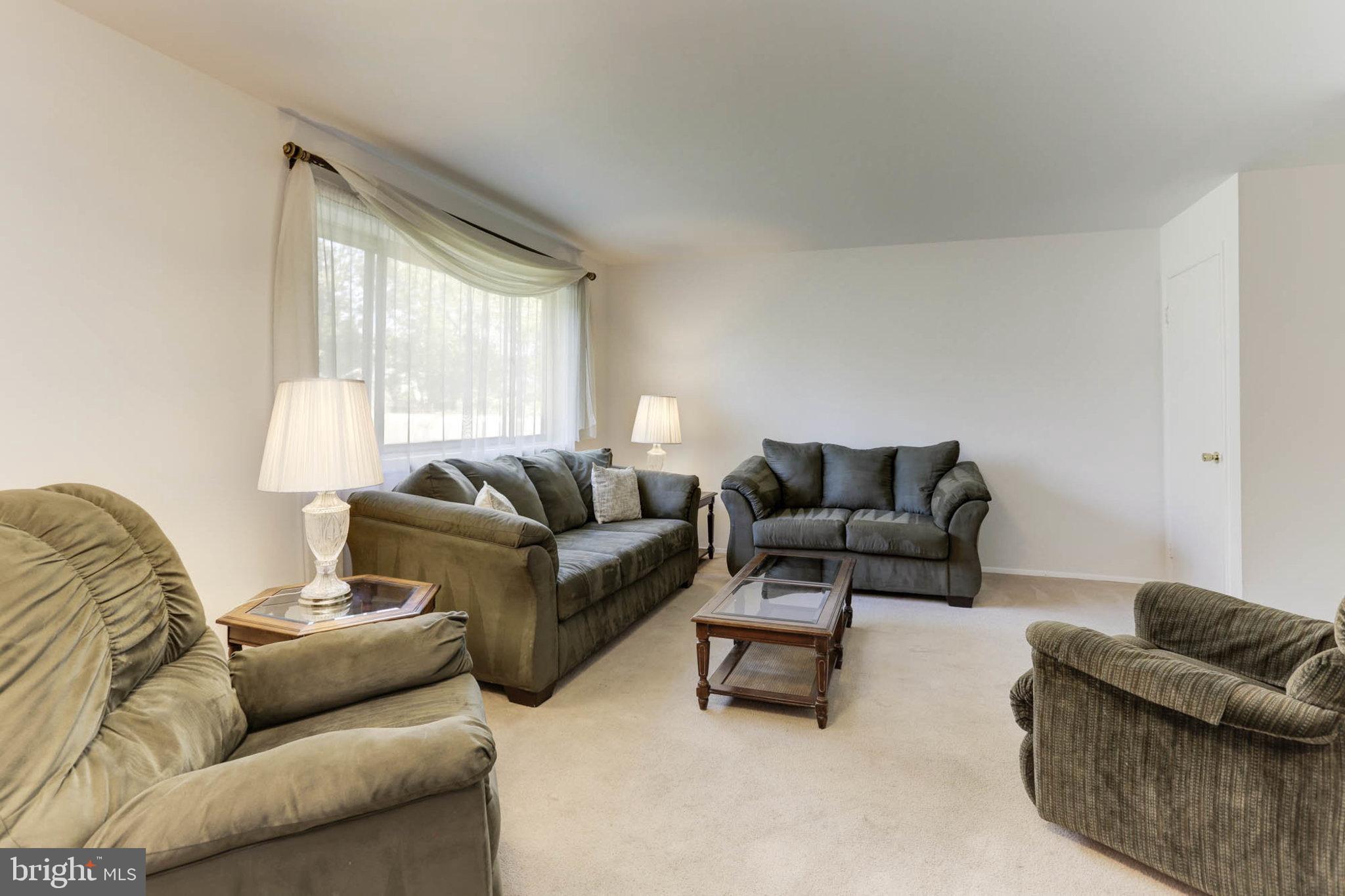 LAURELTON - Residential