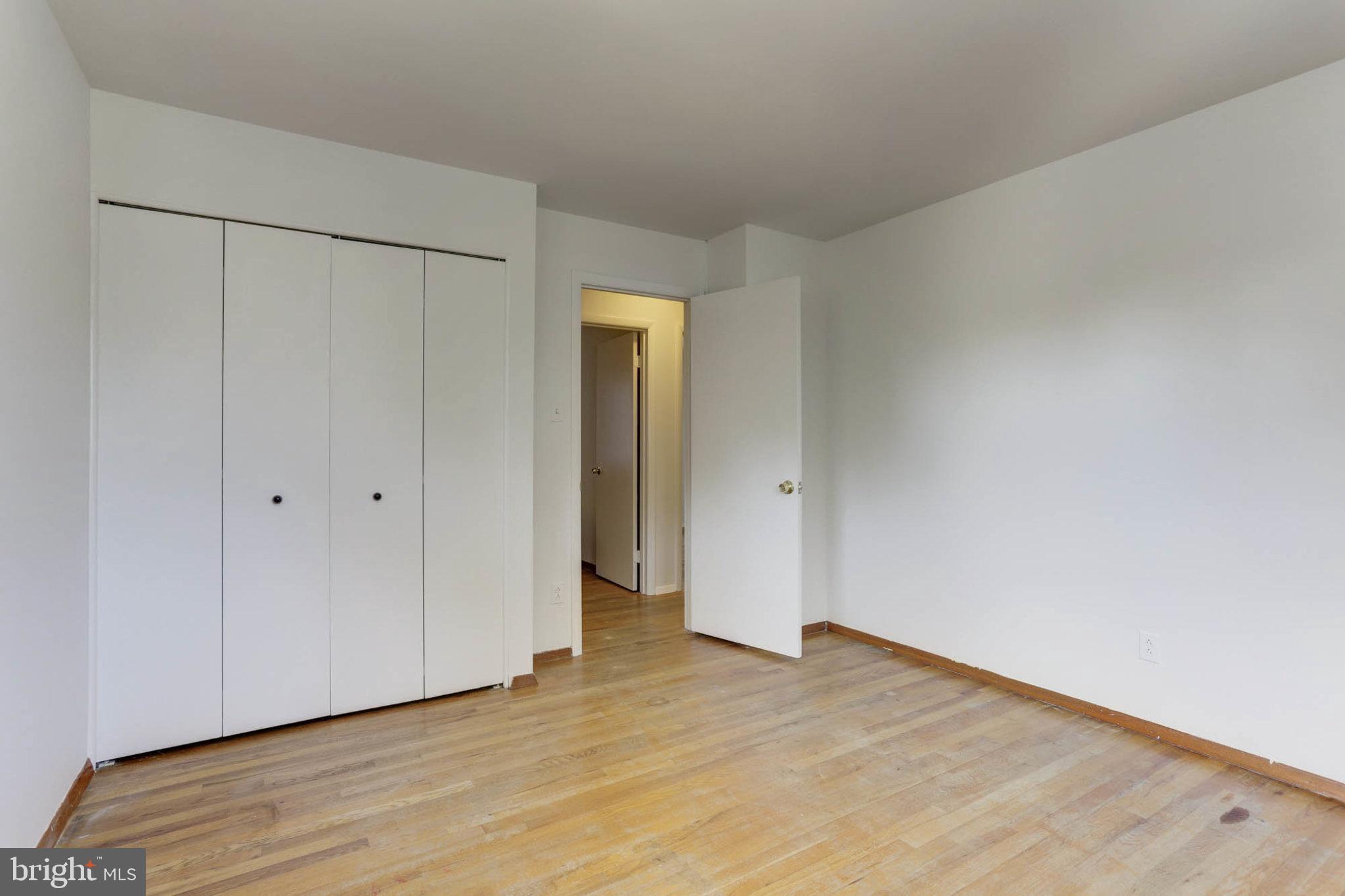 LAURELTON - Residential