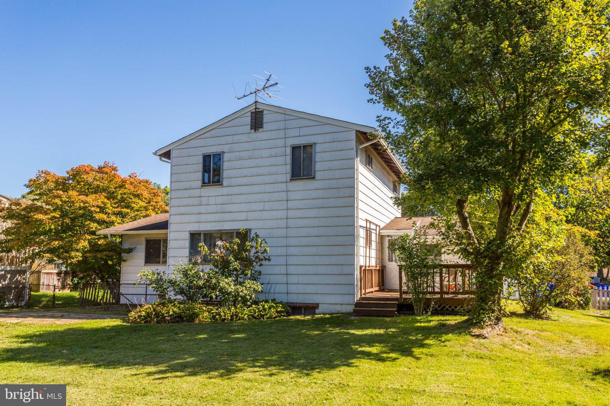 LAURELTON - Residential