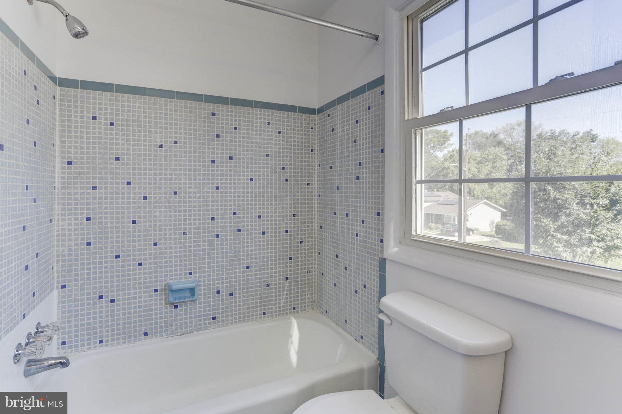 LAURELTON - Residential