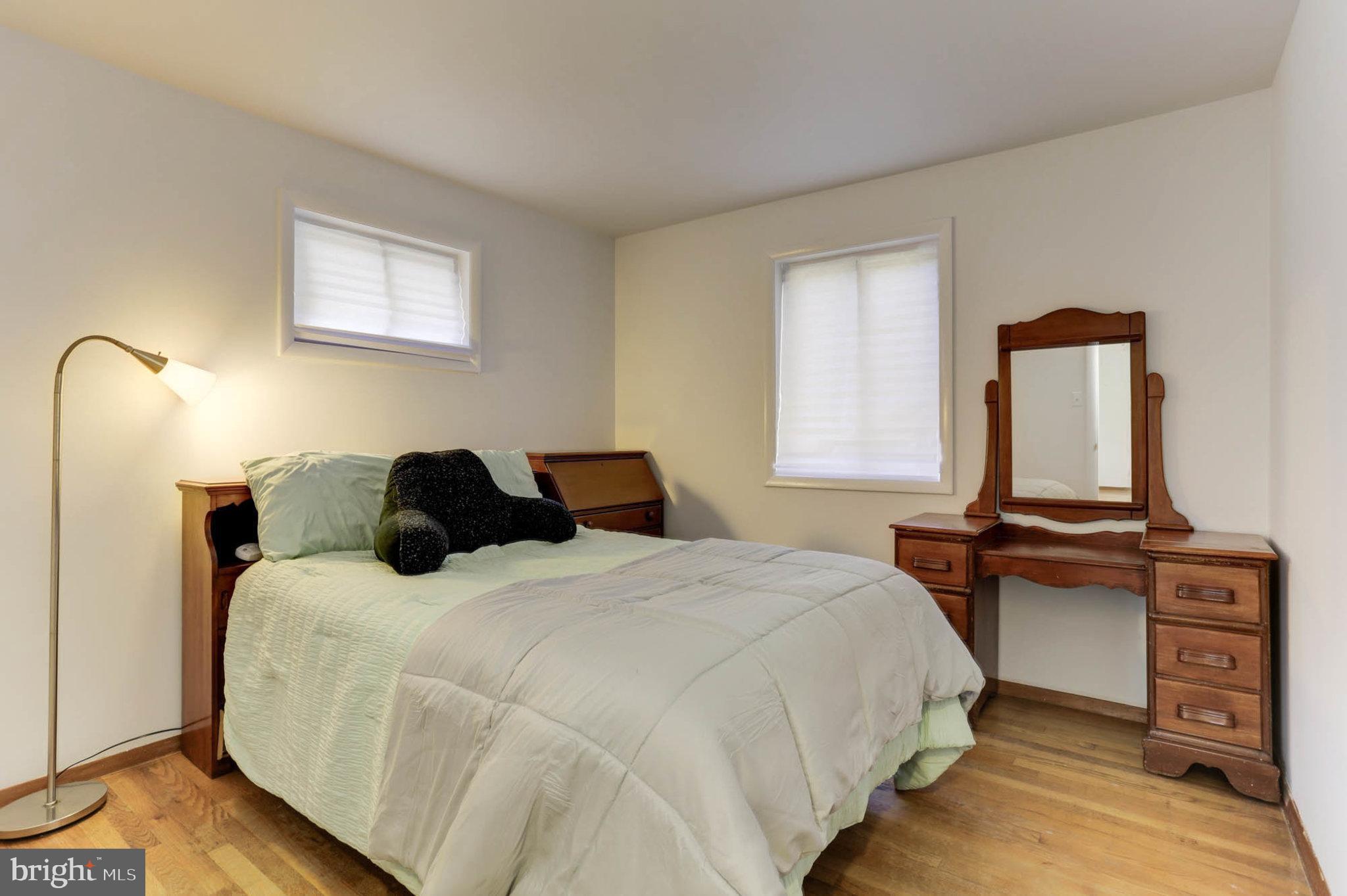 LAURELTON - Residential