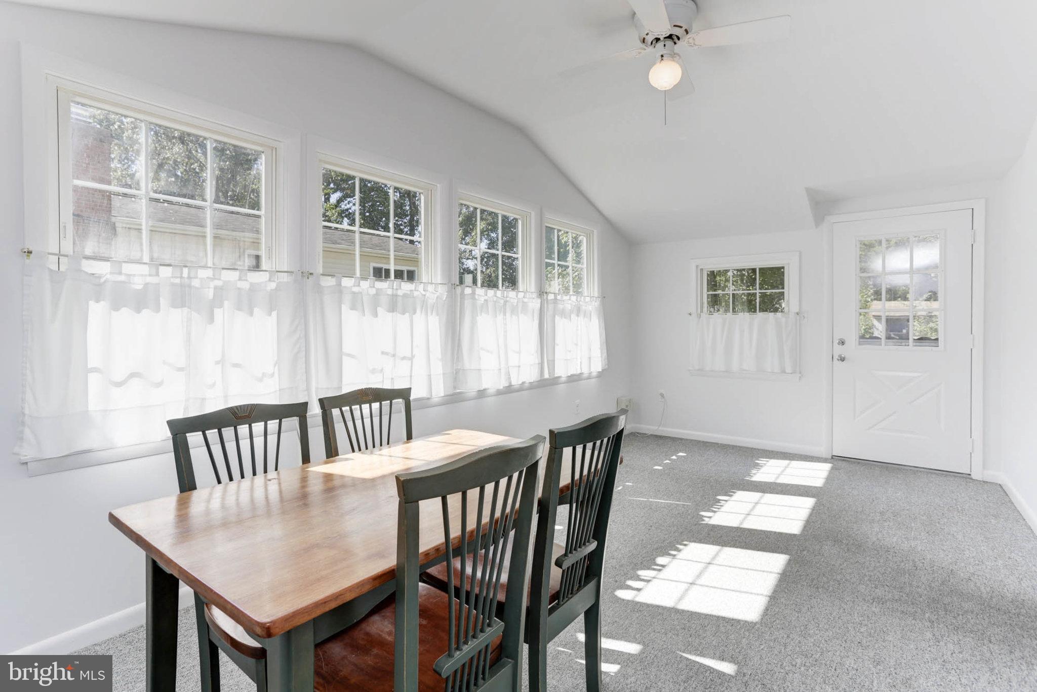 LAURELTON - Residential