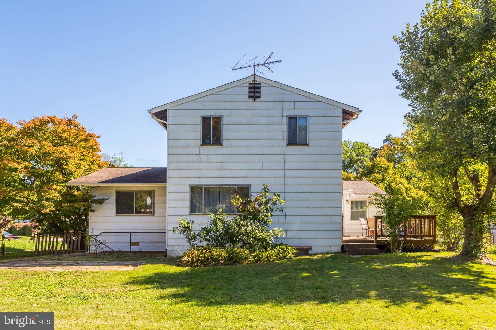 LAURELTON - Residential