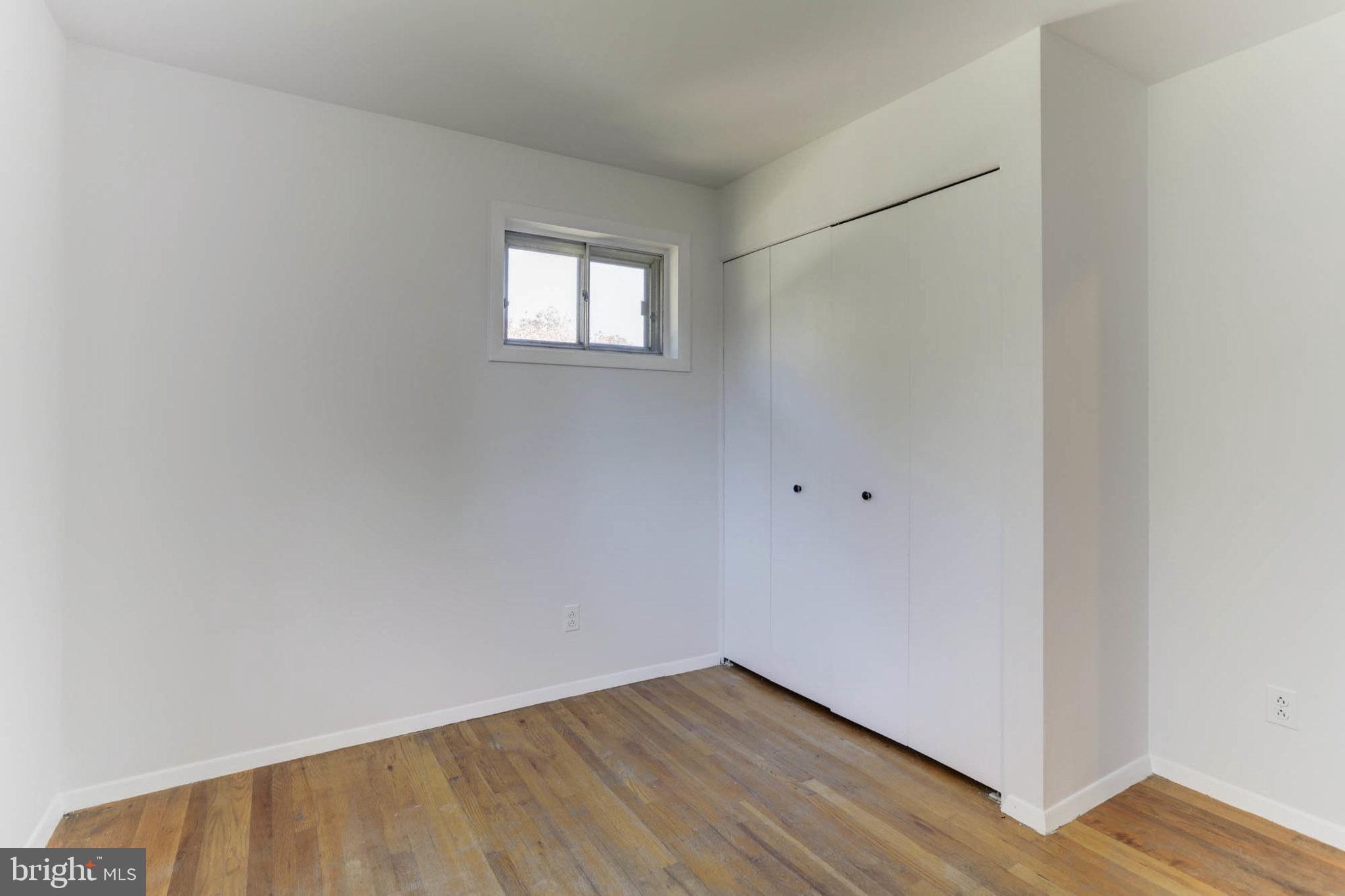 LAURELTON - Residential