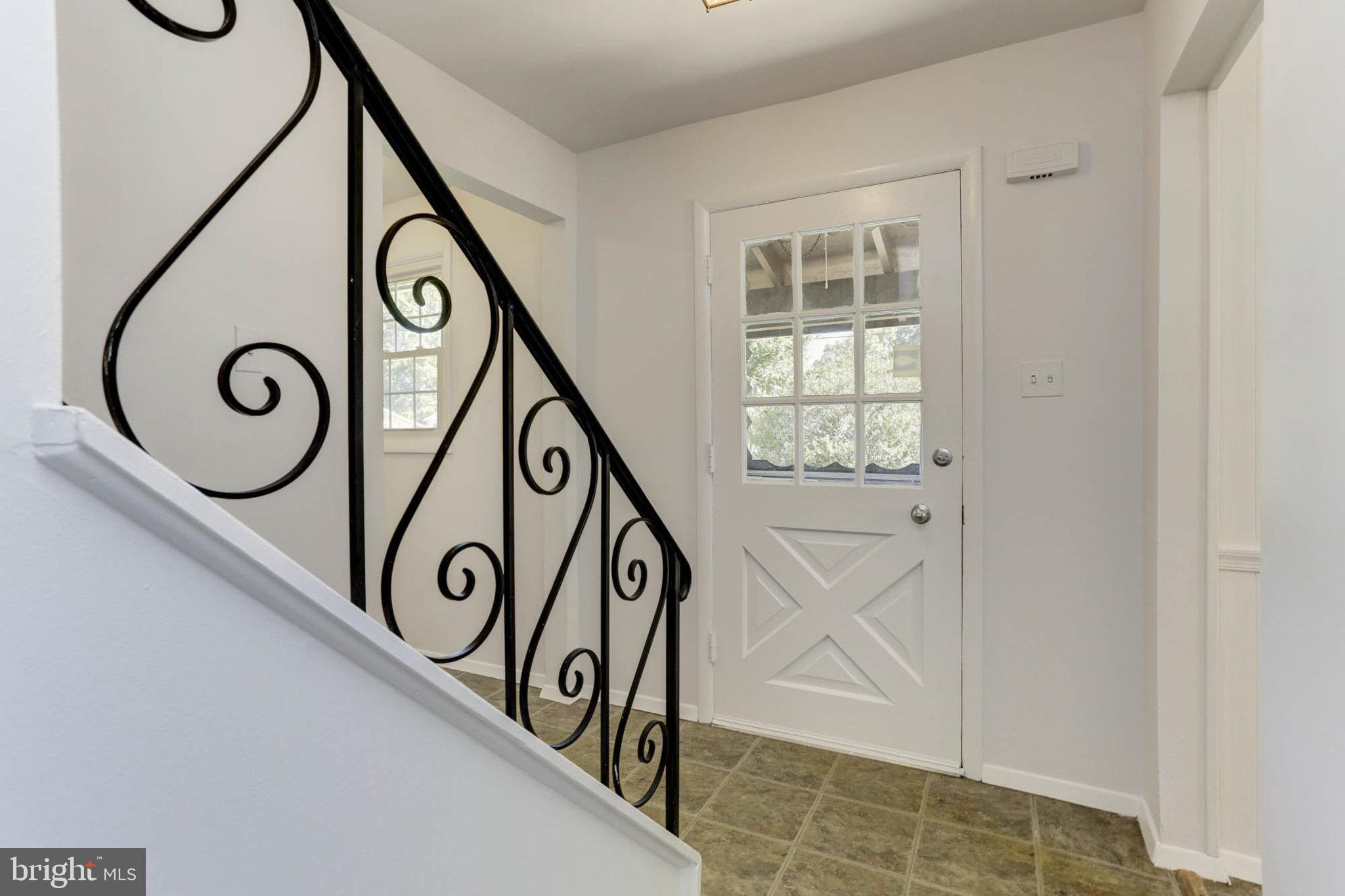 LAURELTON - Residential