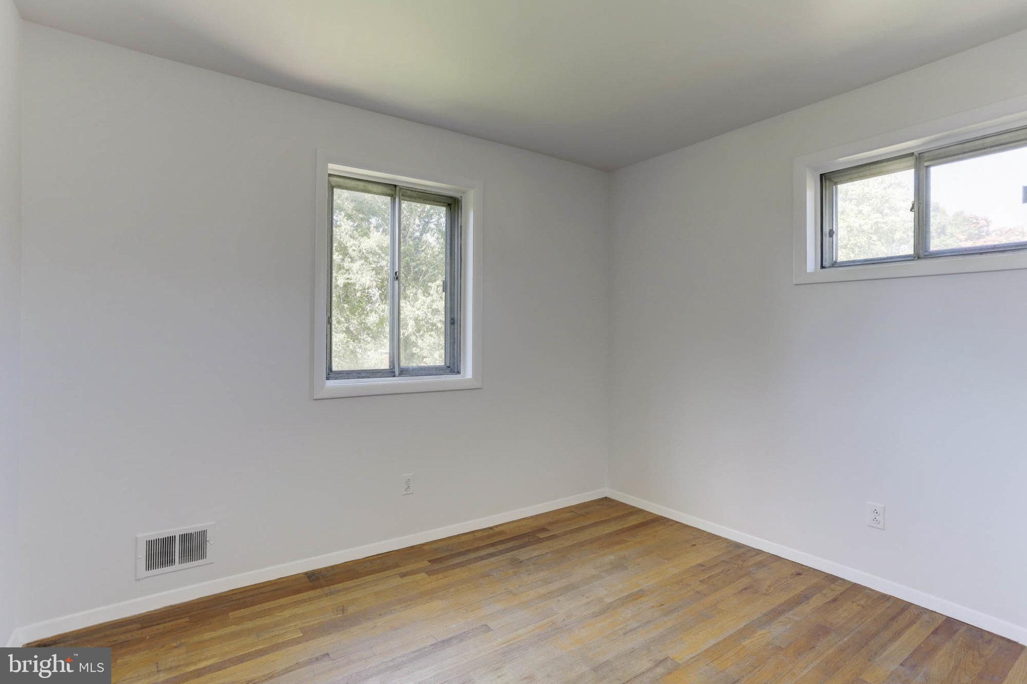 LAURELTON - Residential