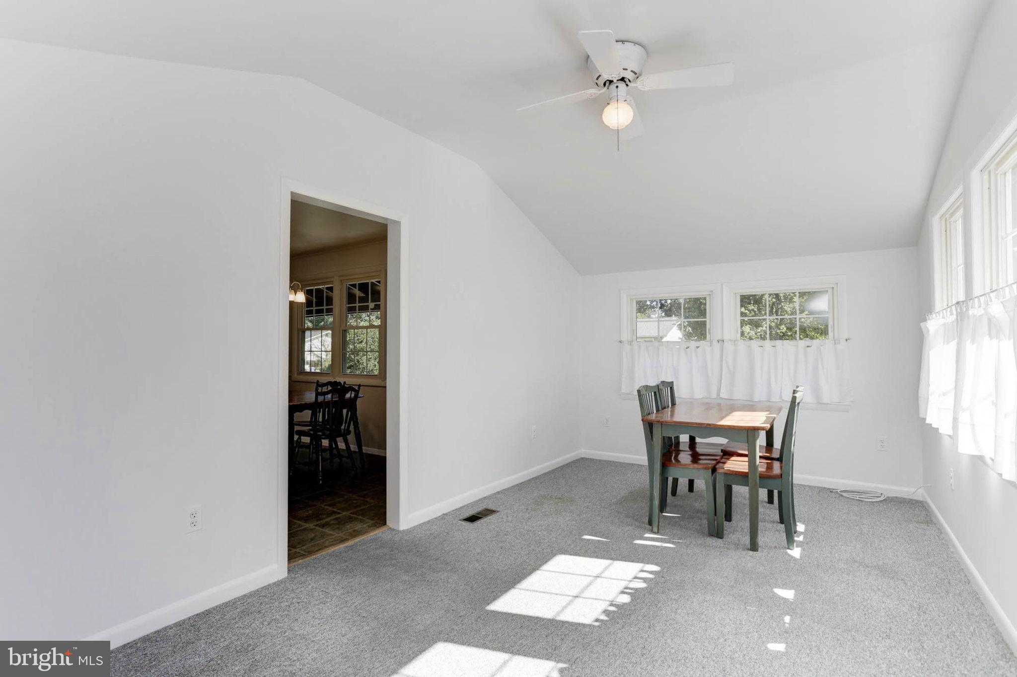 LAURELTON - Residential