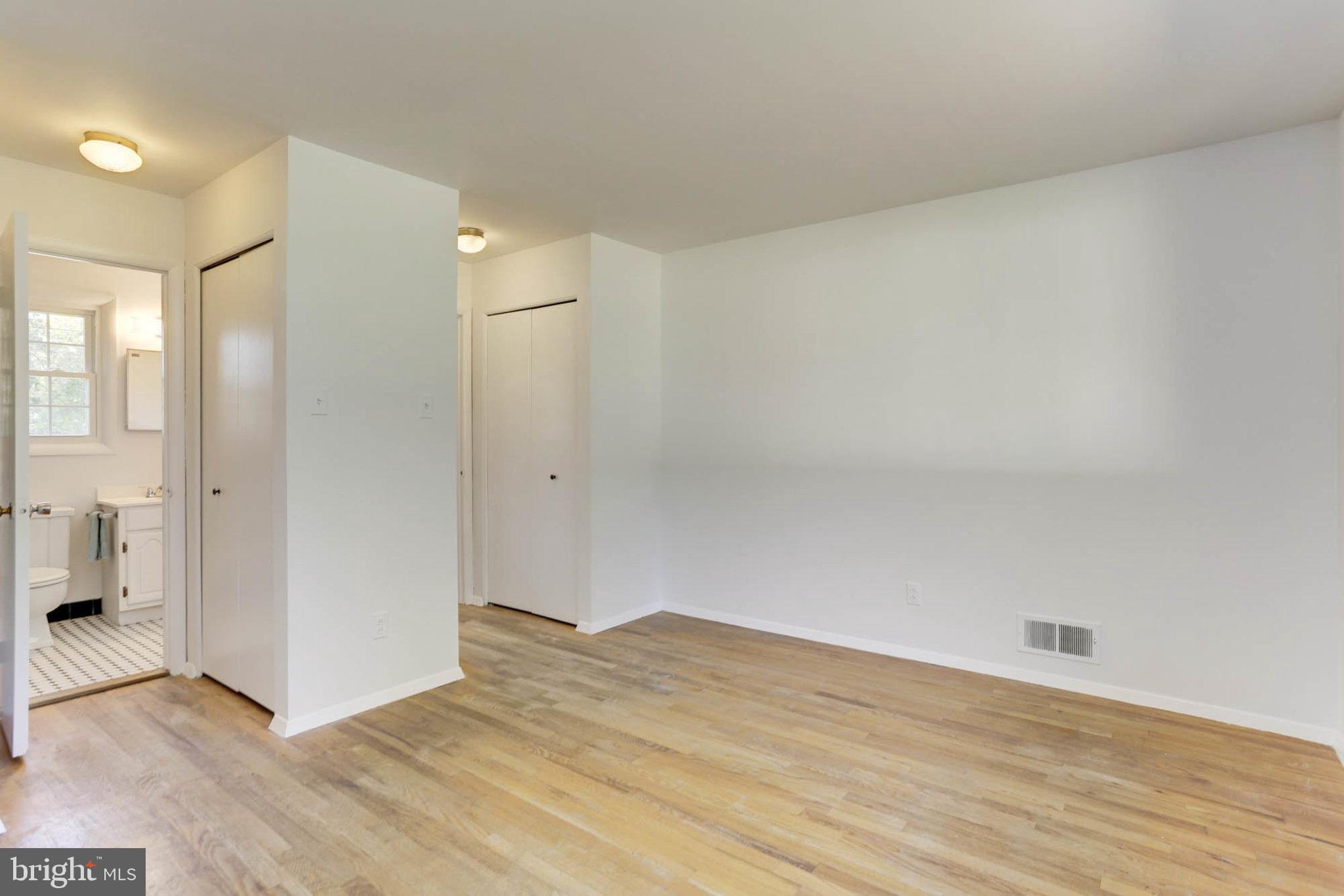 LAURELTON - Residential