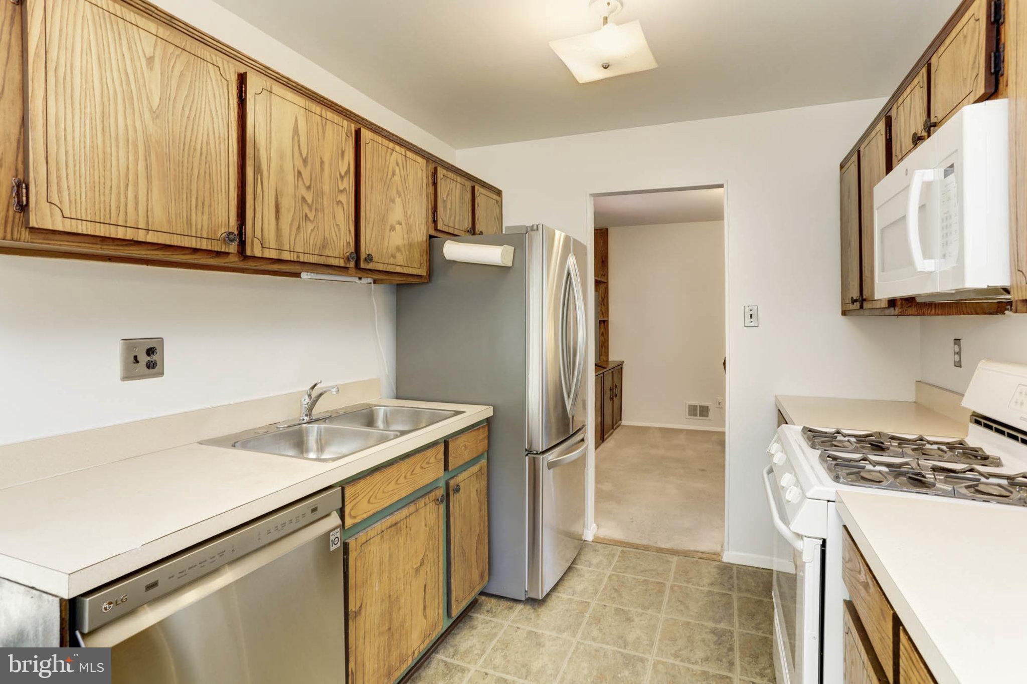 LAURELTON - Residential