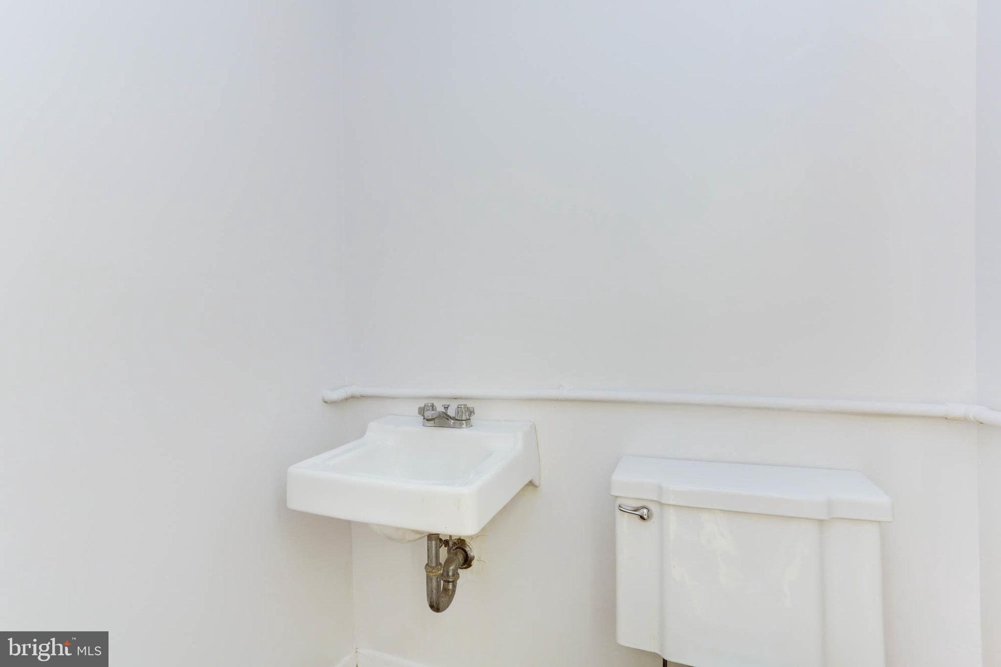 LAURELTON - Residential