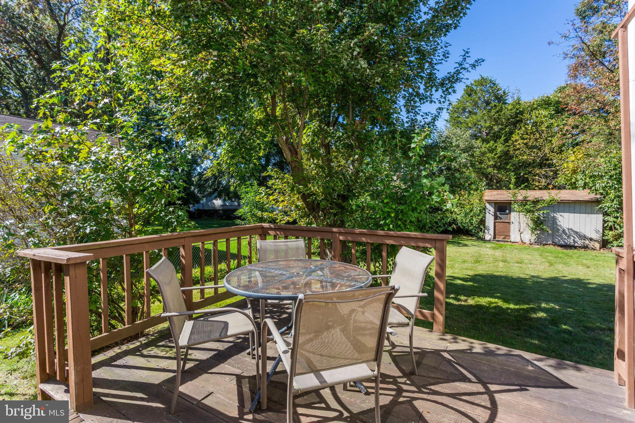 LAURELTON - Residential