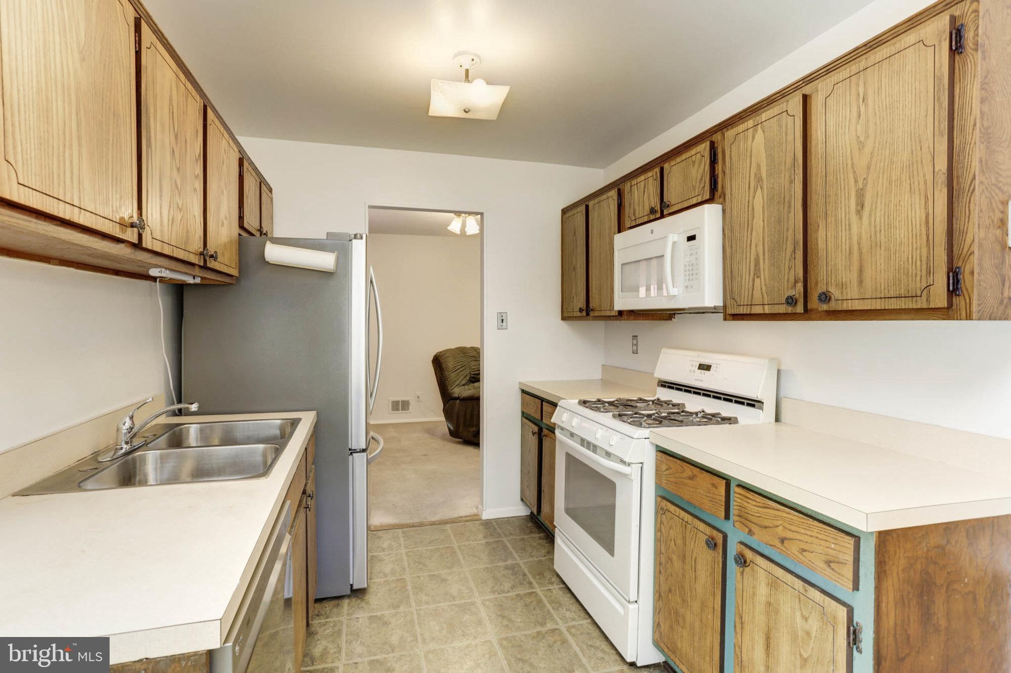 LAURELTON - Residential