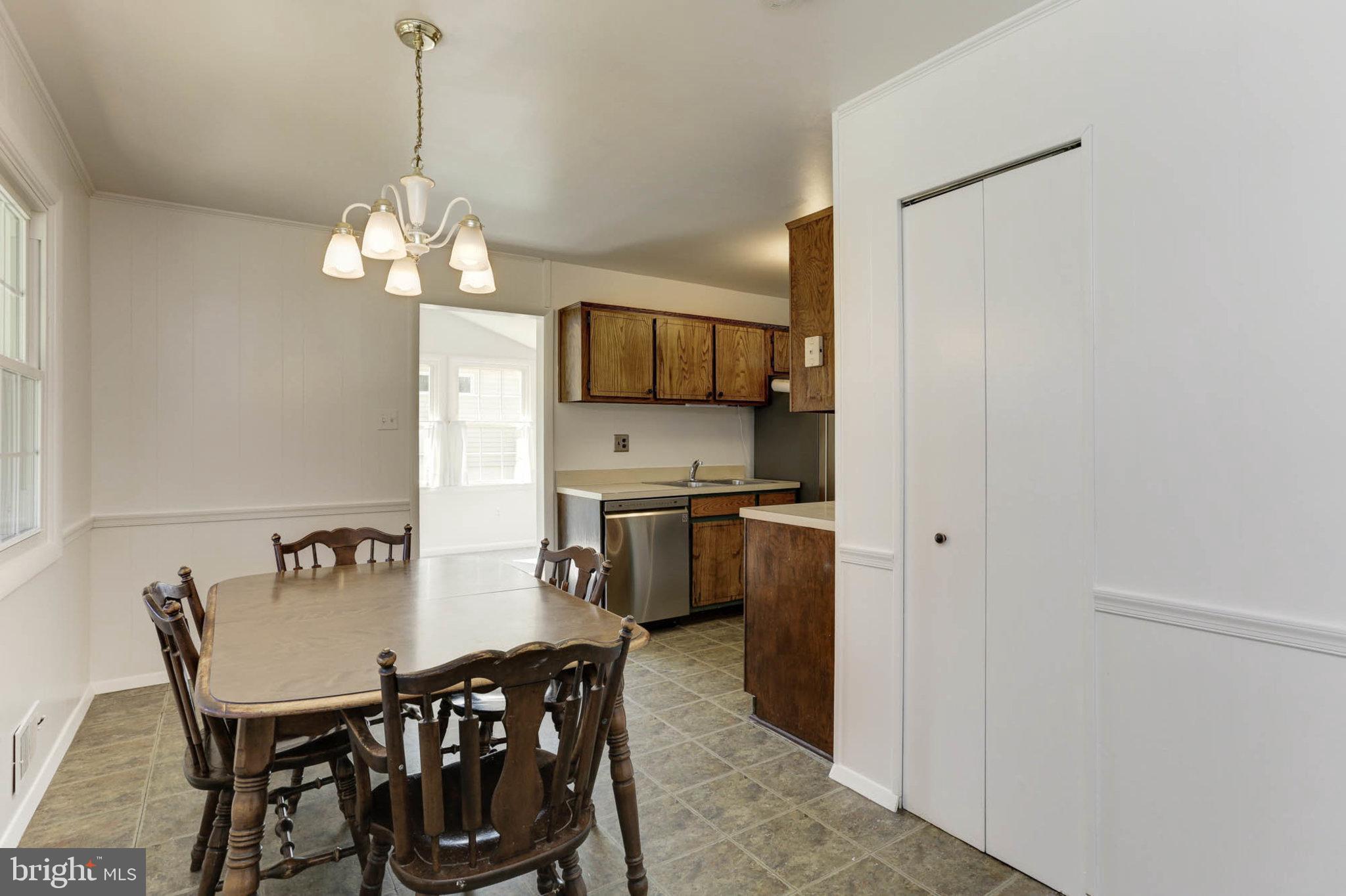 LAURELTON - Residential