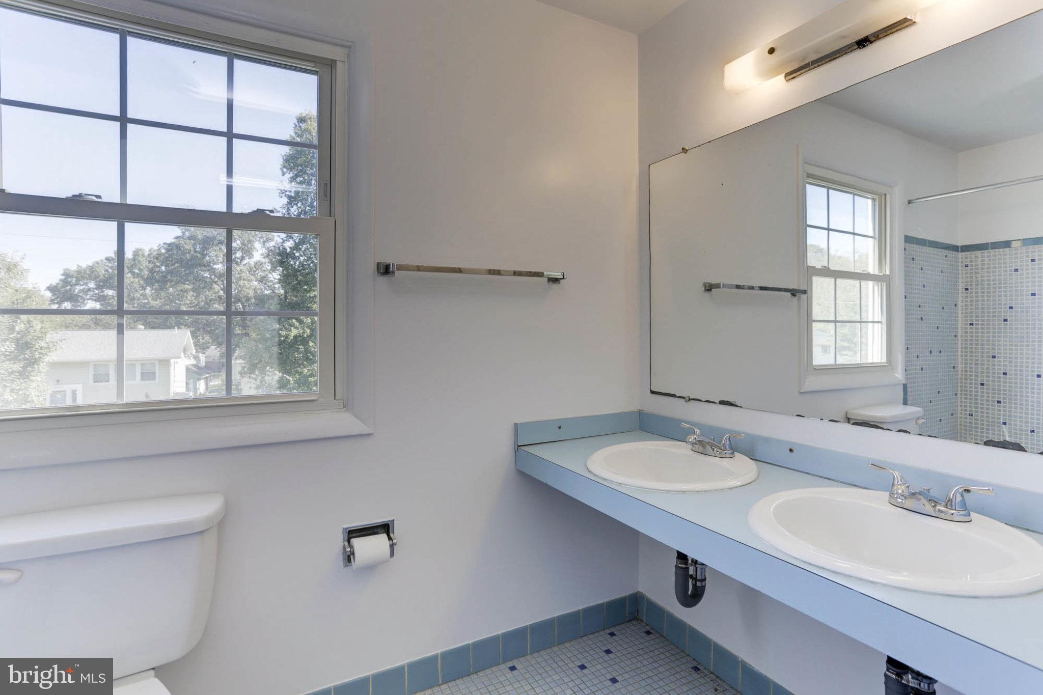 LAURELTON - Residential