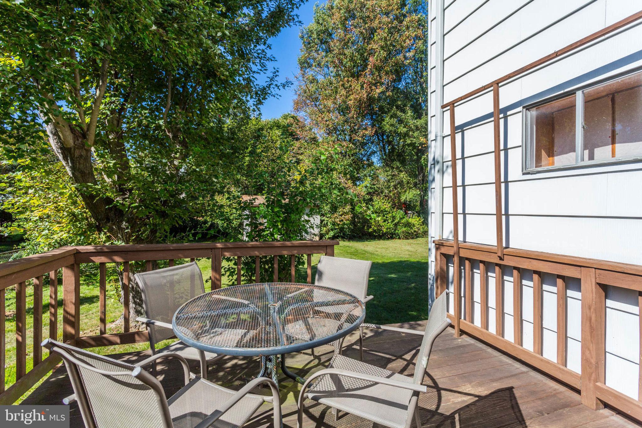 LAURELTON - Residential