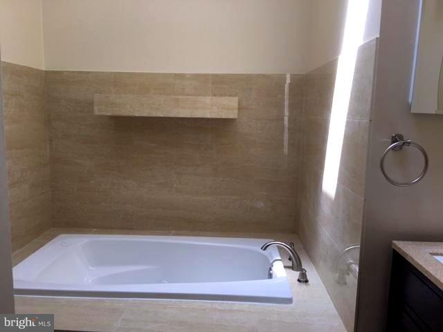 LAUREL LAKES PLAT 4 - Residential