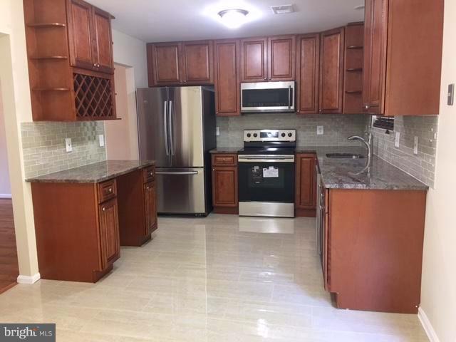 LAUREL LAKES PLAT 4 - Residential