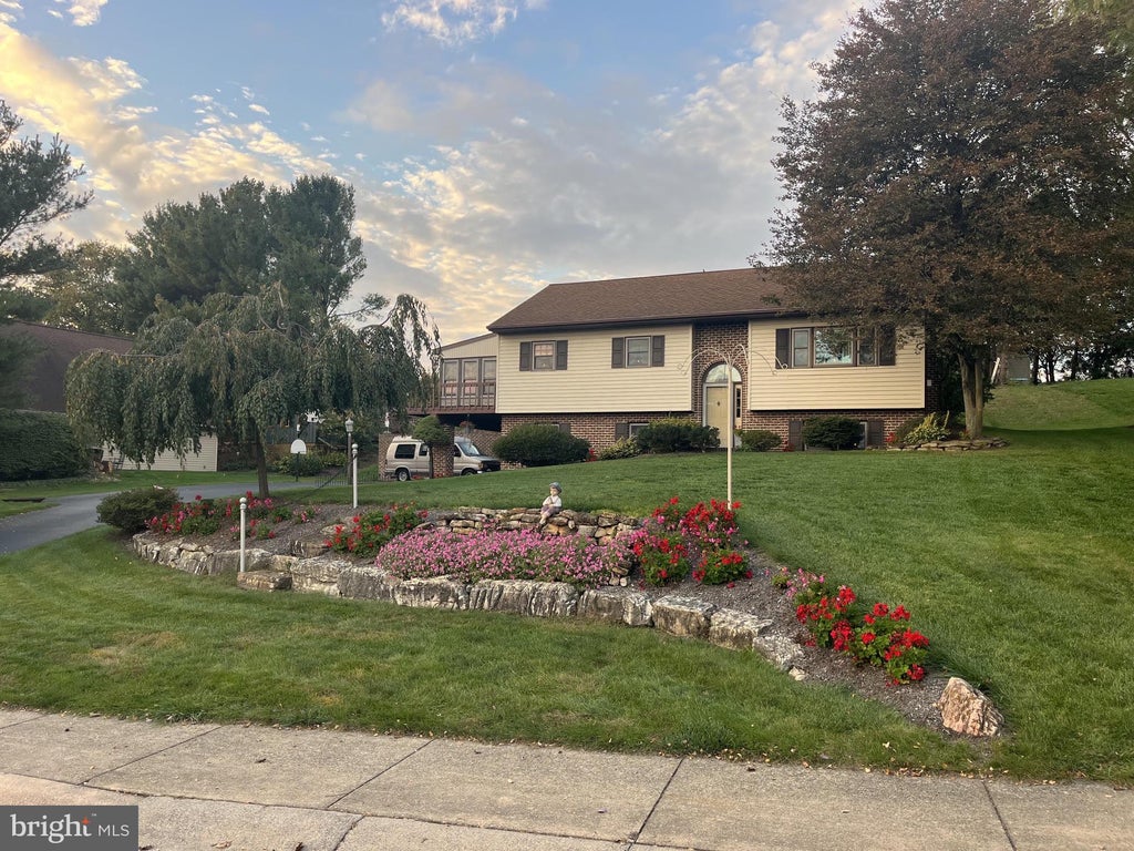 Photo of 14 Echo Valley Drive, EPHRATA, PA 17522 (MLS # PALA2097298)