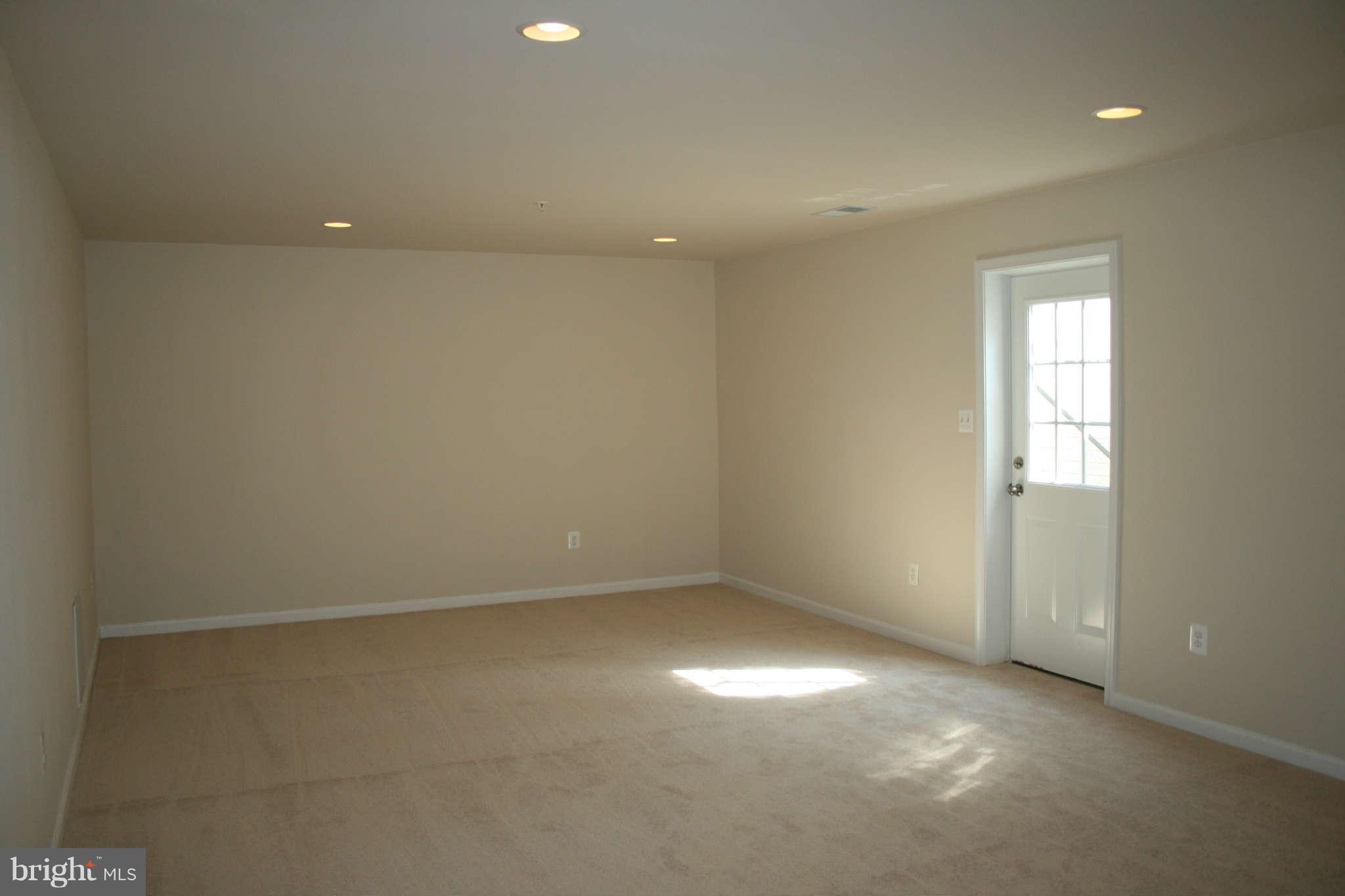 HIGHLAND FARMS - Residential Lease