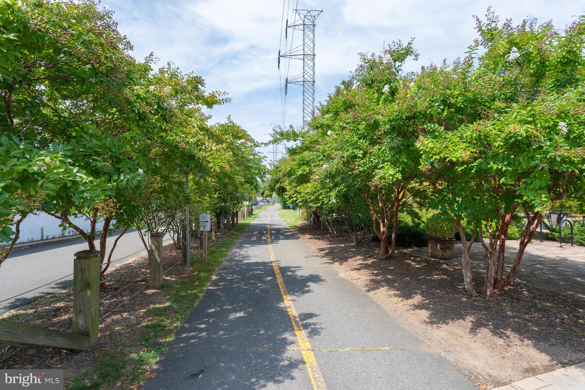 ELGIN MANOR - Residential