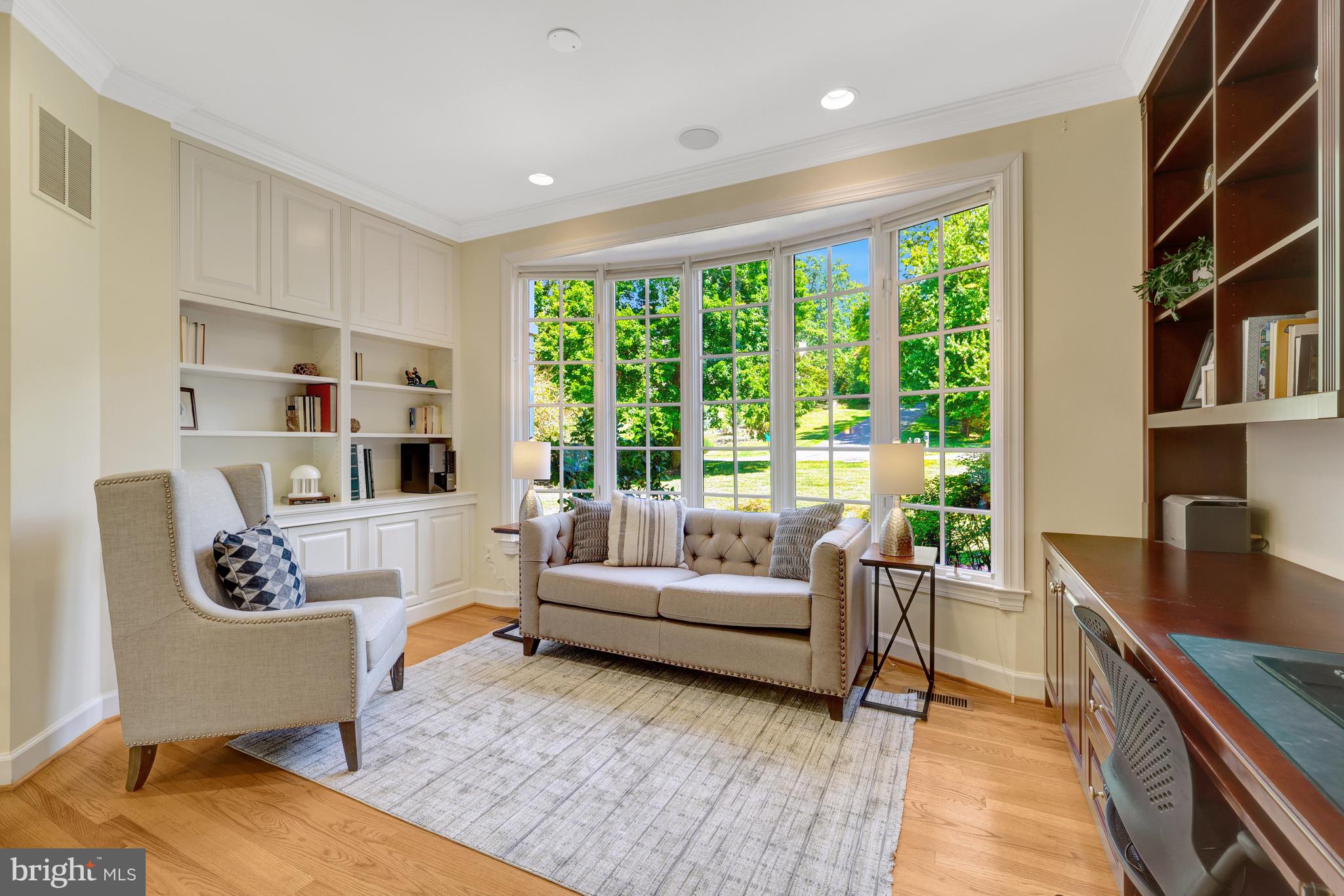 ELGIN MANOR - Residential