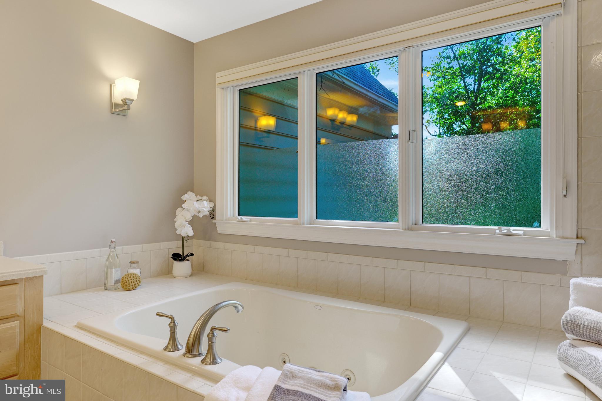 ELGIN MANOR - Residential