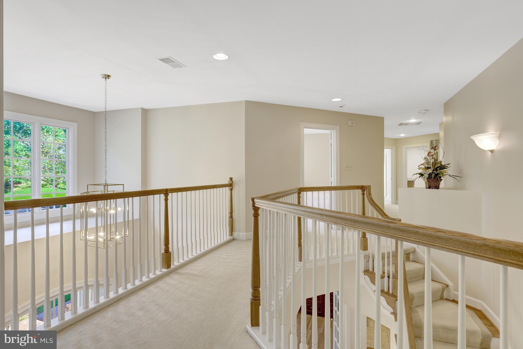 ELGIN MANOR - Residential