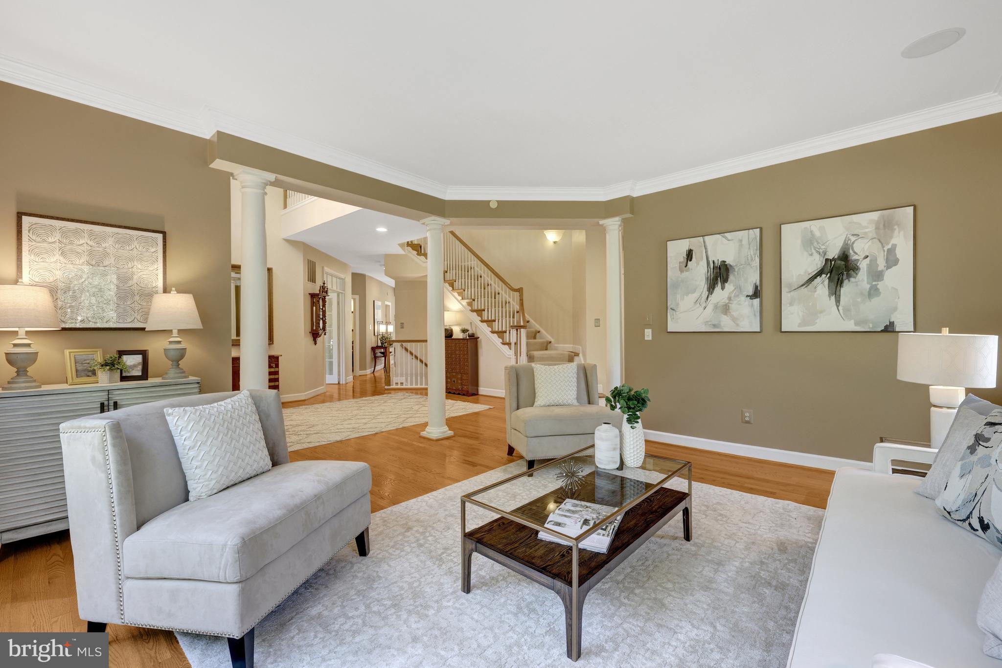 ELGIN MANOR - Residential