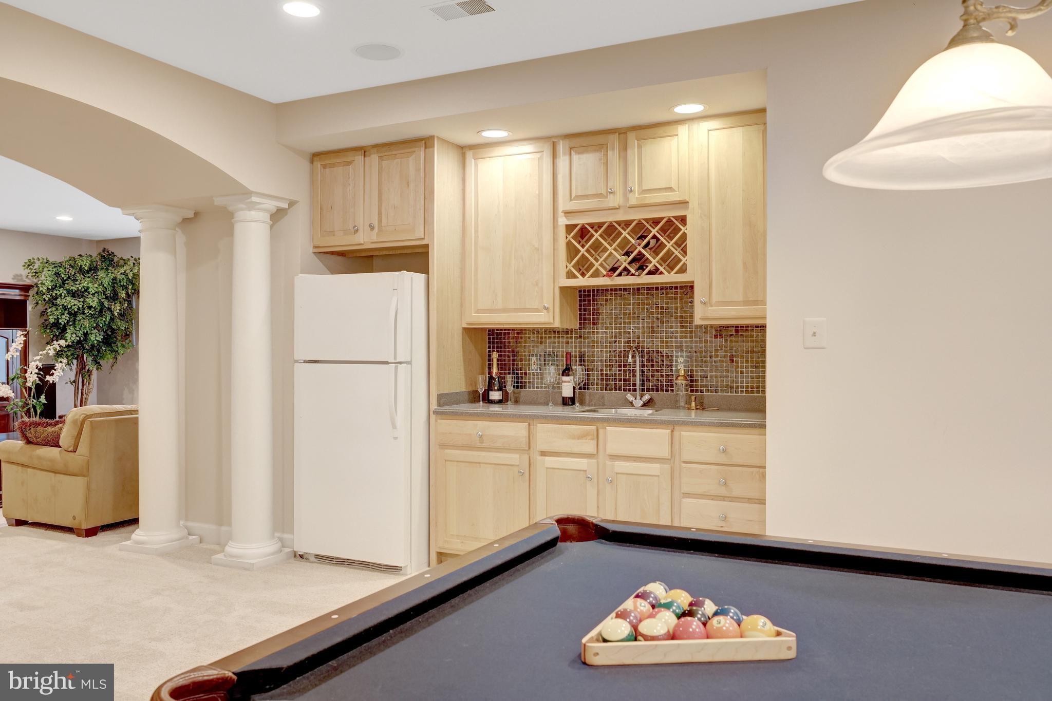 ELGIN MANOR - Residential