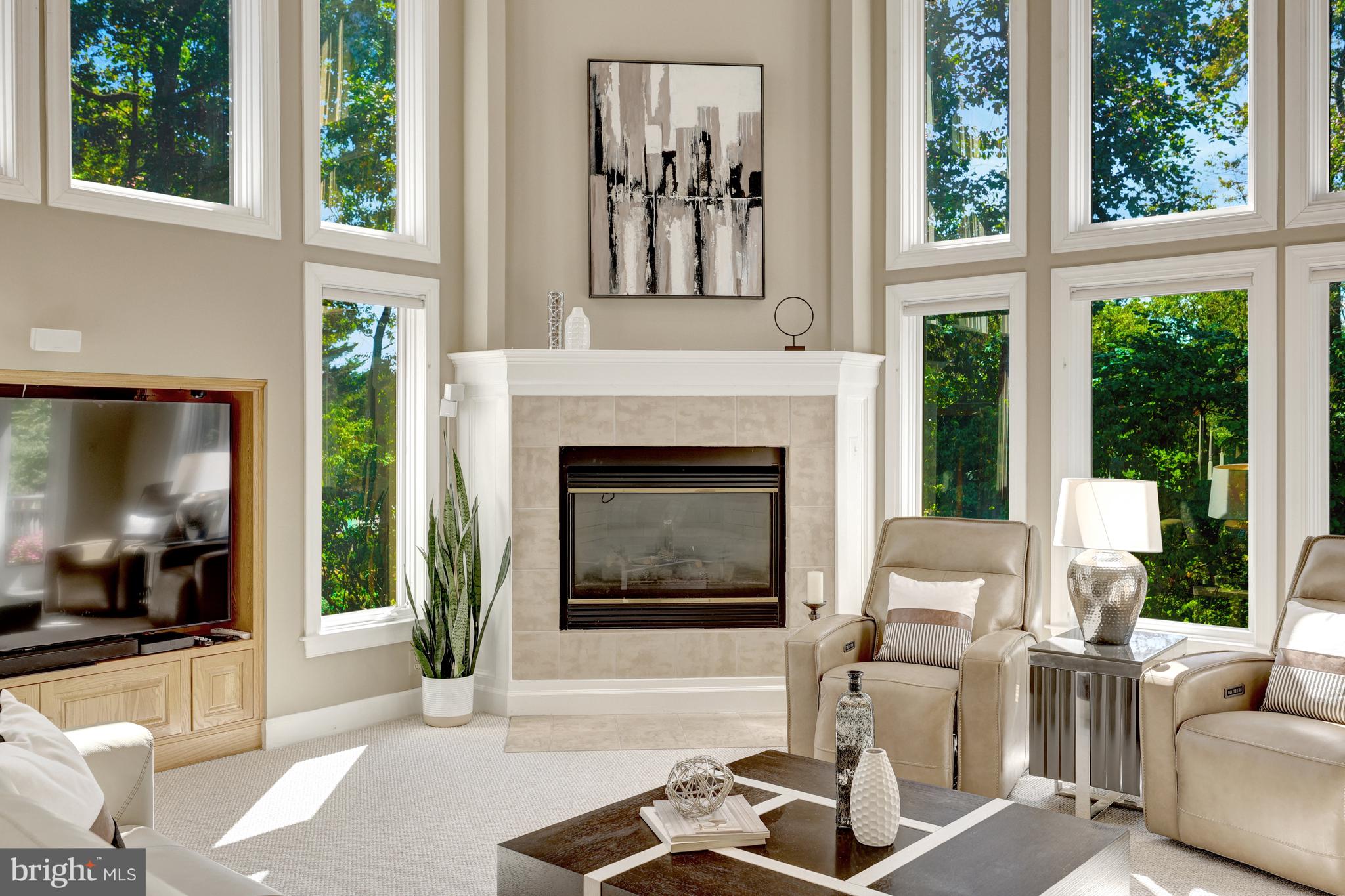 ELGIN MANOR - Residential