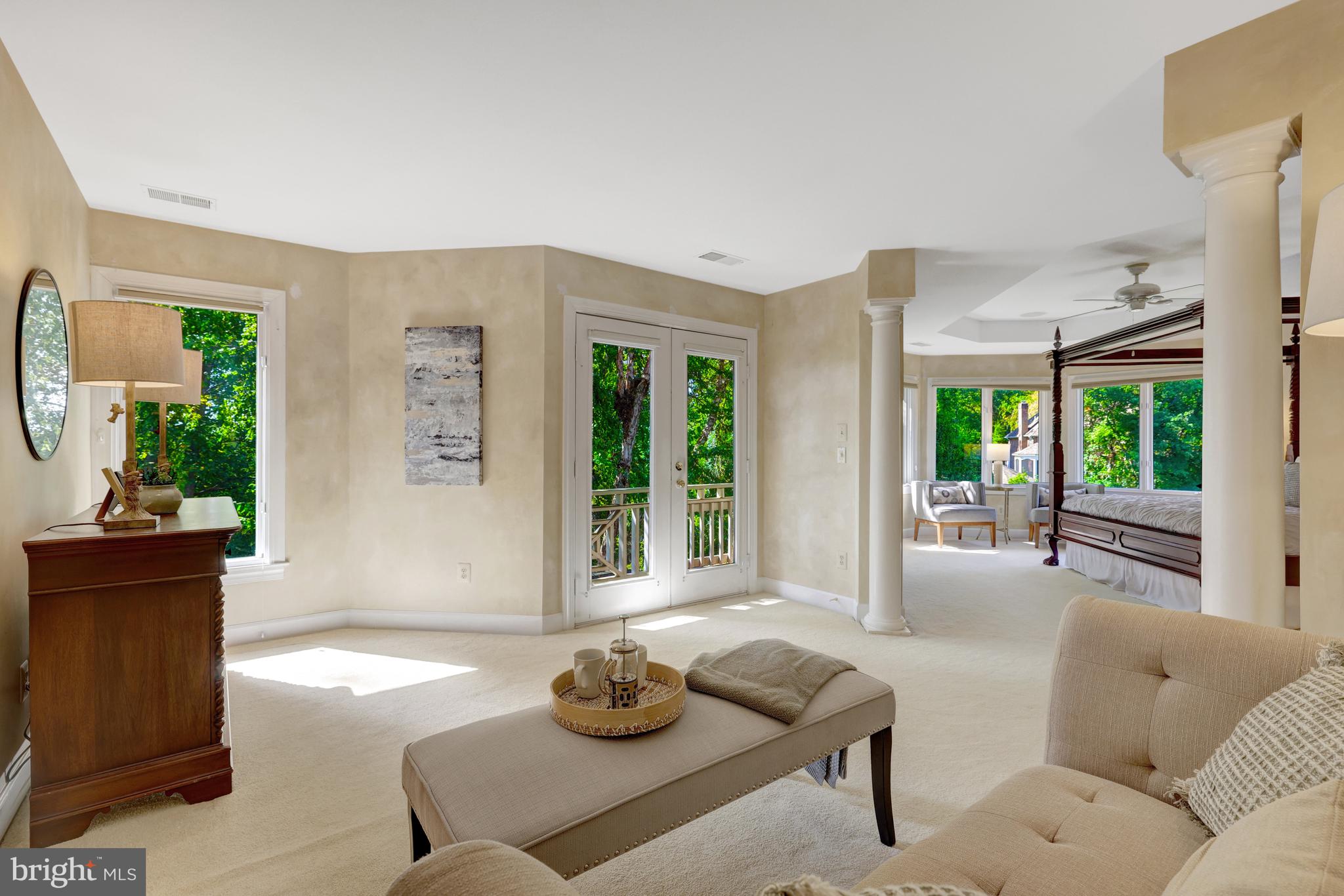 ELGIN MANOR - Residential