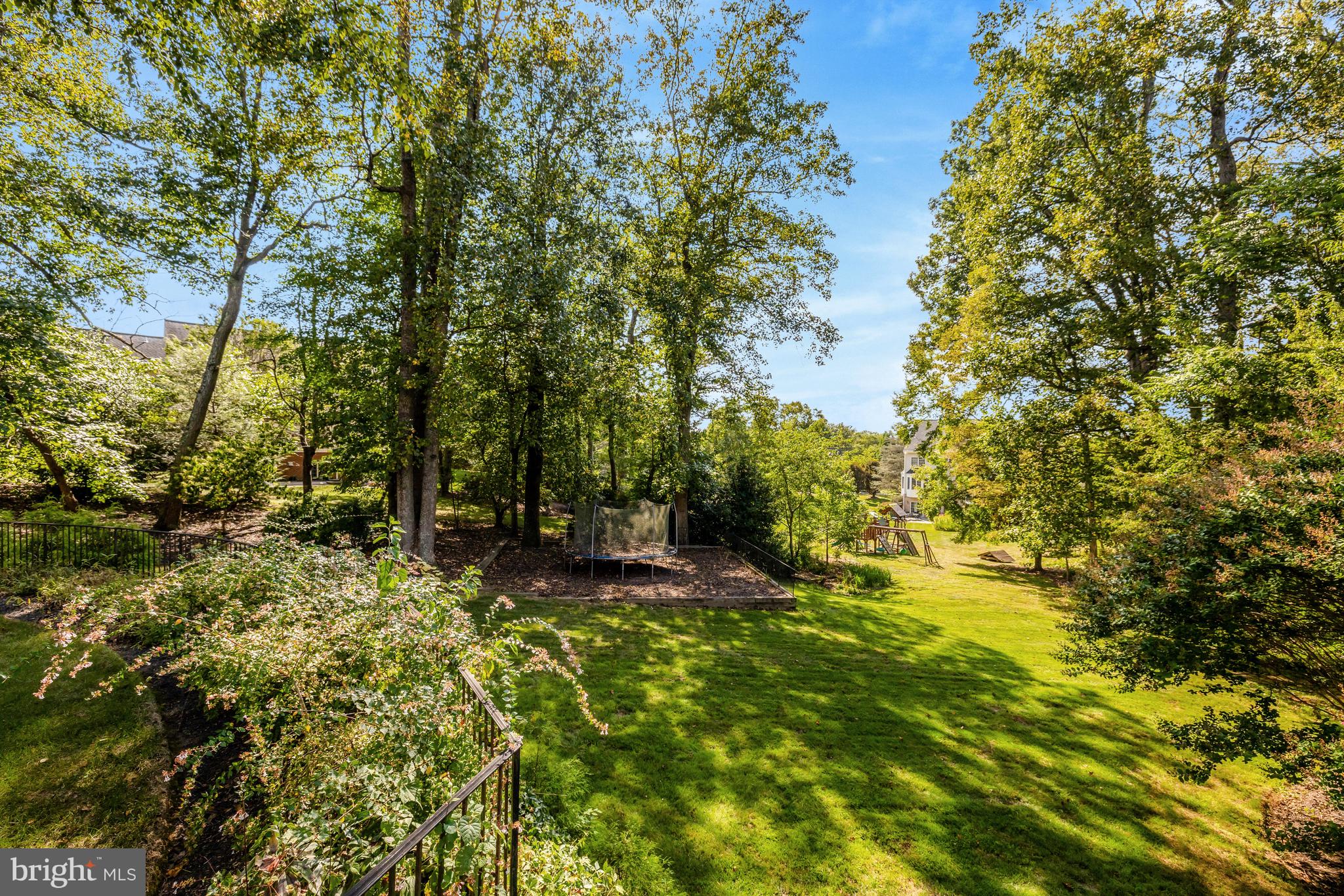 ELGIN MANOR - Residential