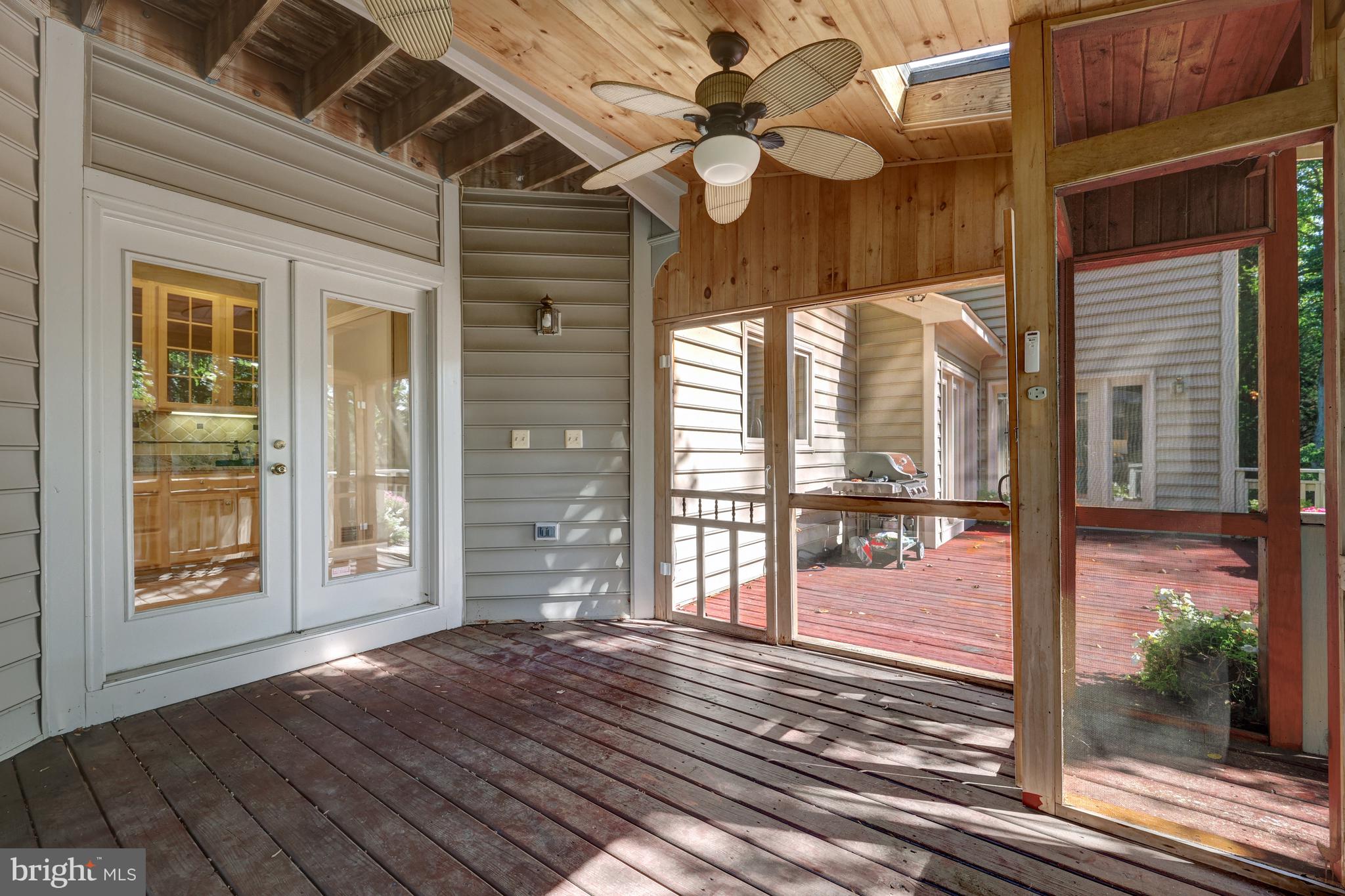 ELGIN MANOR - Residential