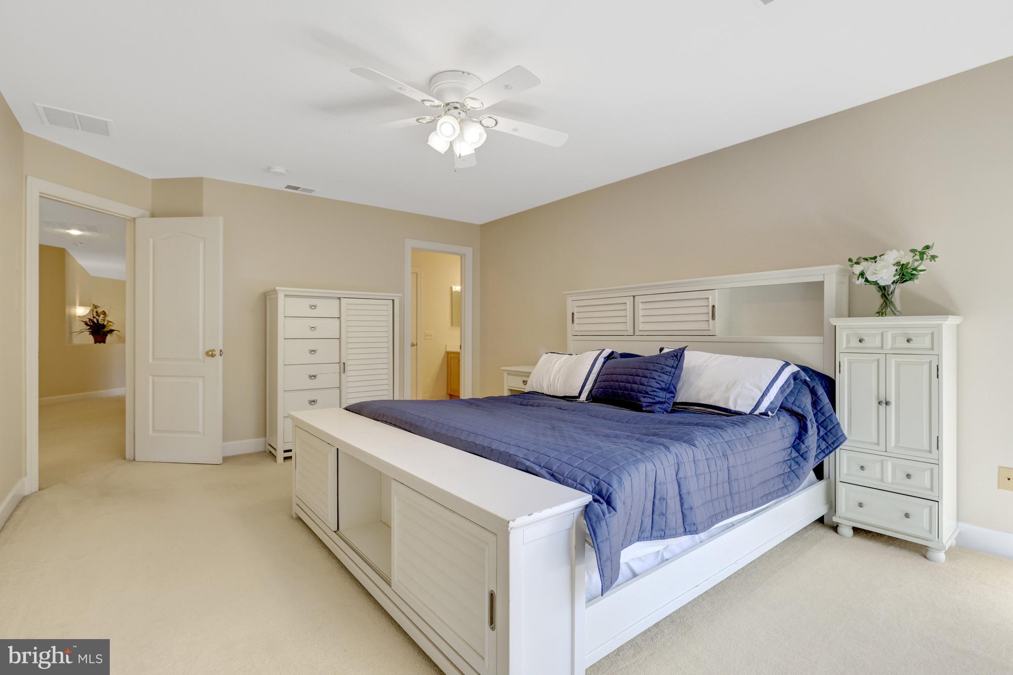 ELGIN MANOR - Residential