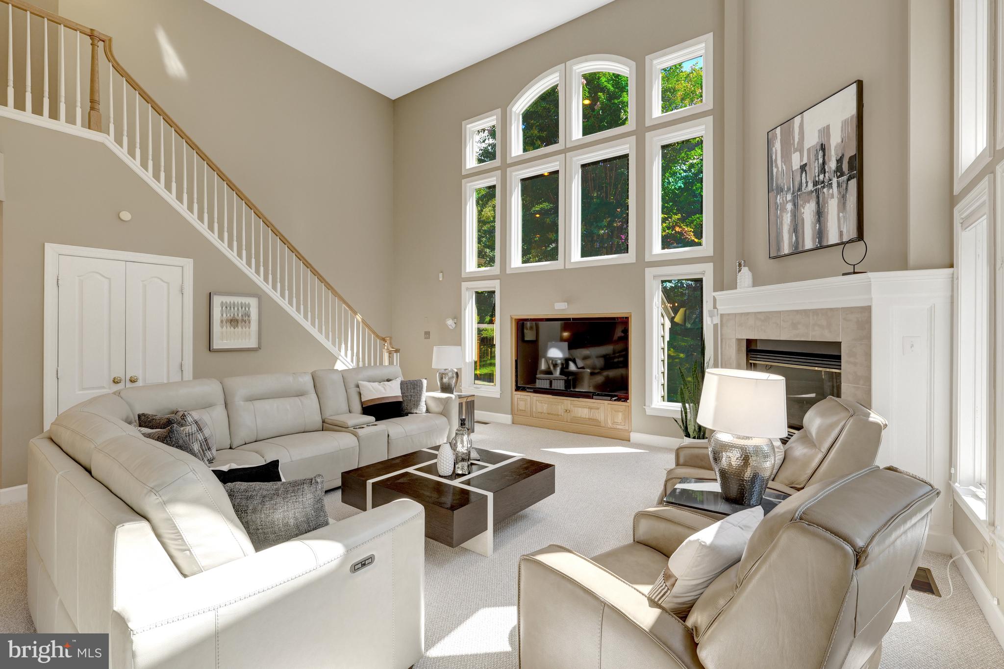 ELGIN MANOR - Residential