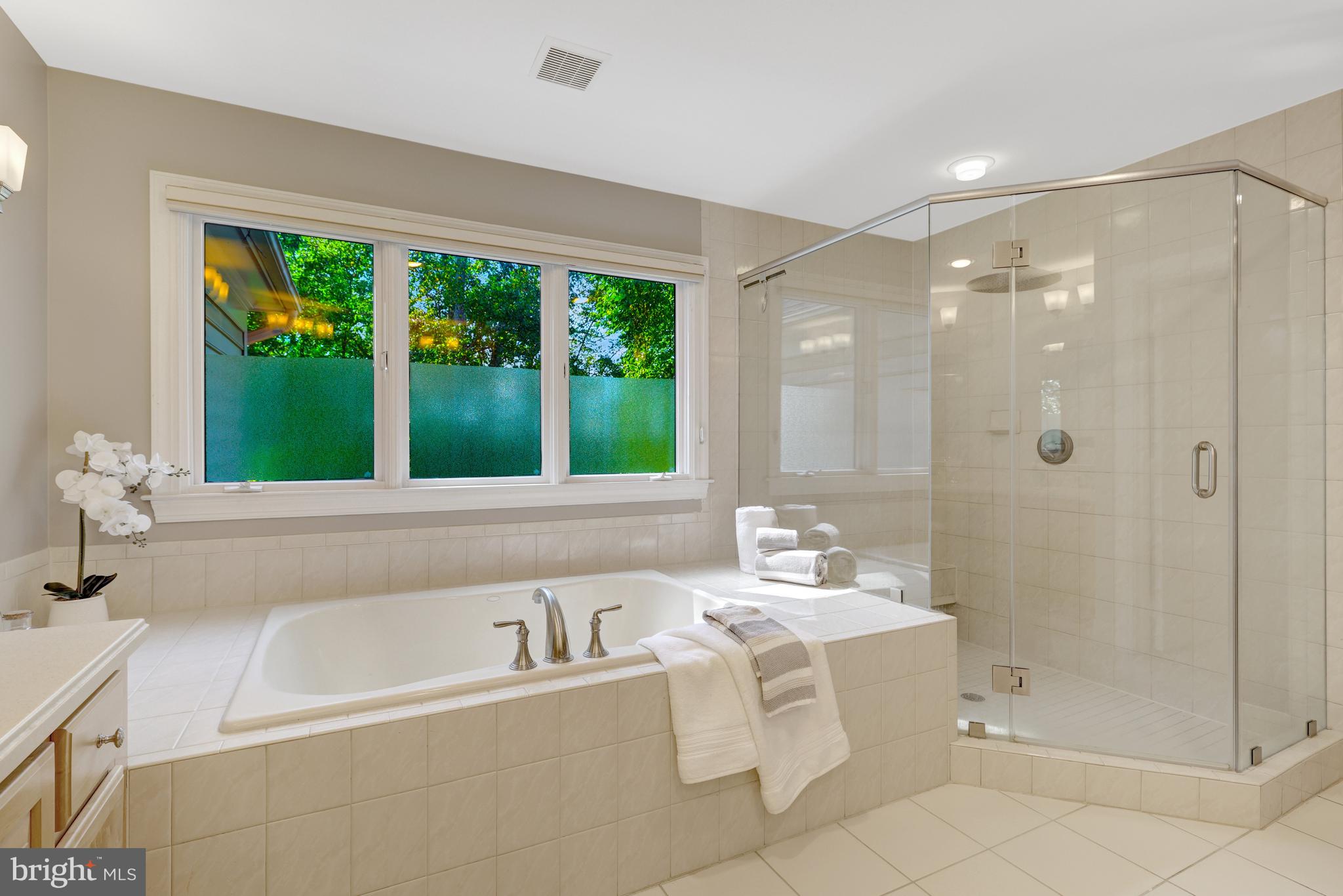 ELGIN MANOR - Residential