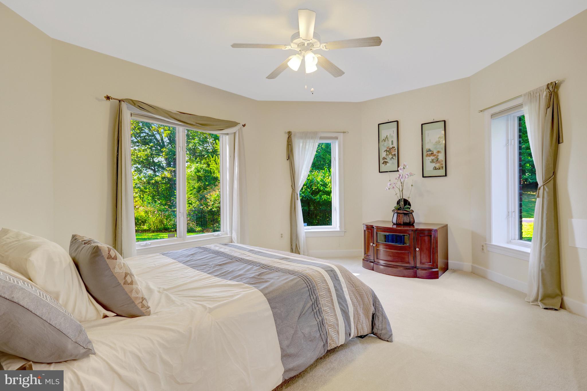 ELGIN MANOR - Residential