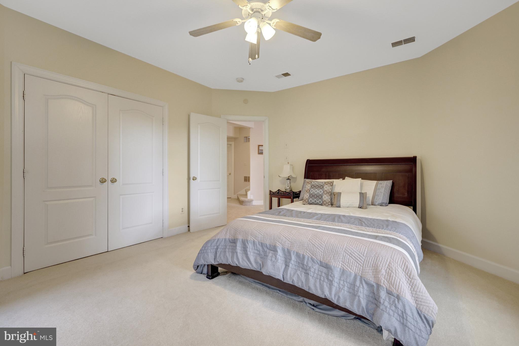 ELGIN MANOR - Residential