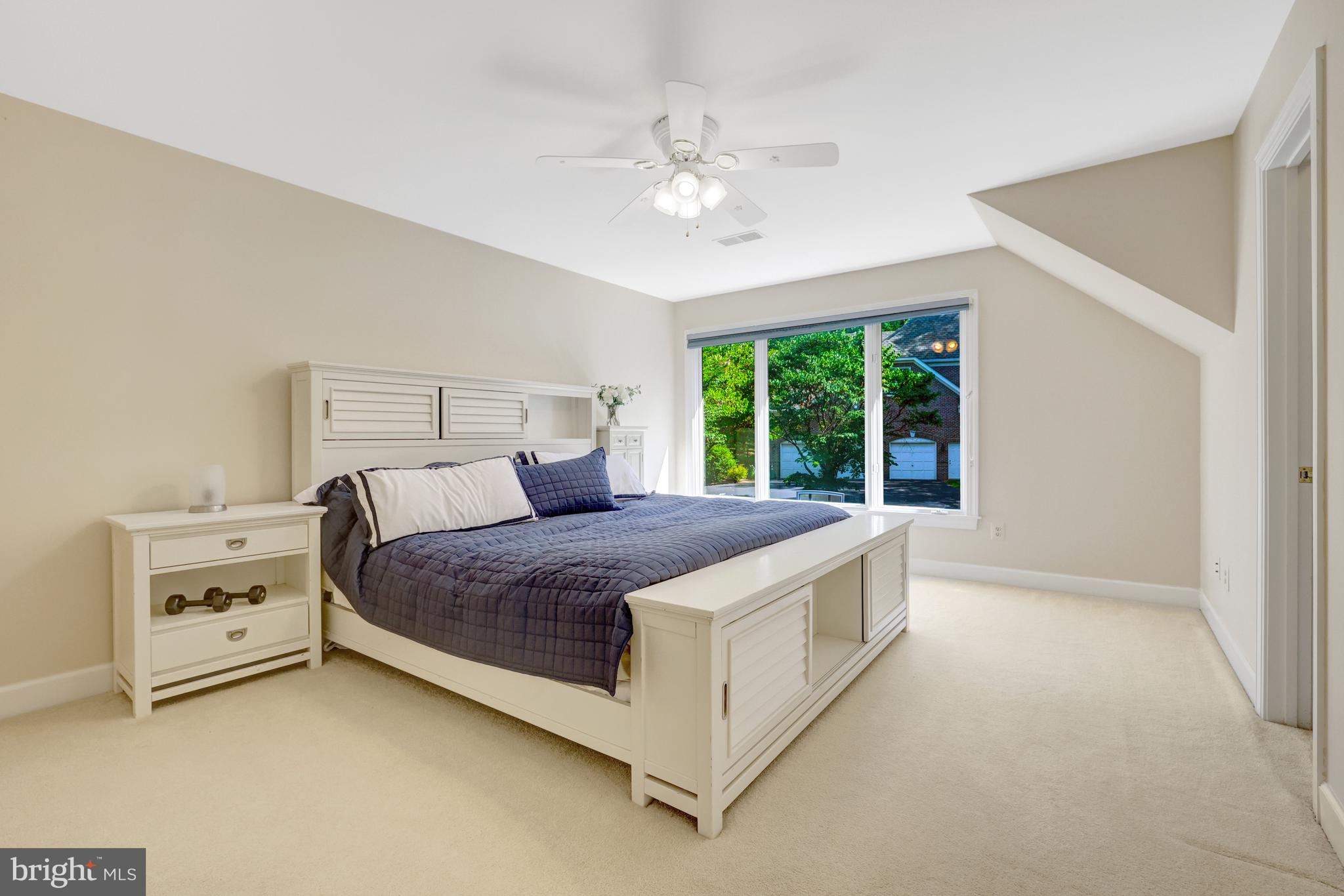 ELGIN MANOR - Residential