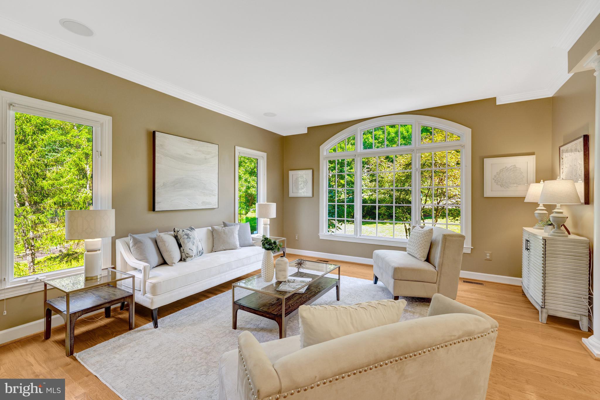 ELGIN MANOR - Residential