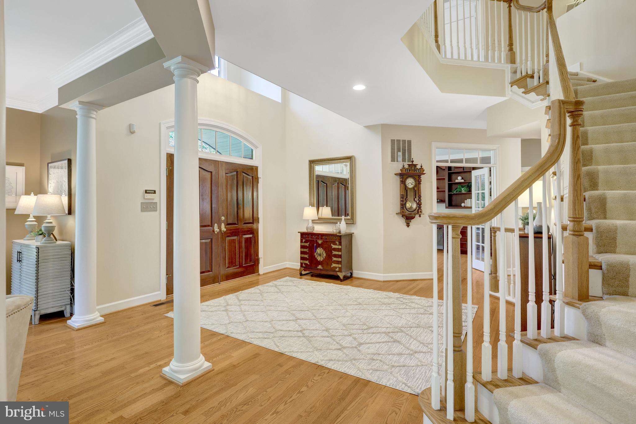 ELGIN MANOR - Residential