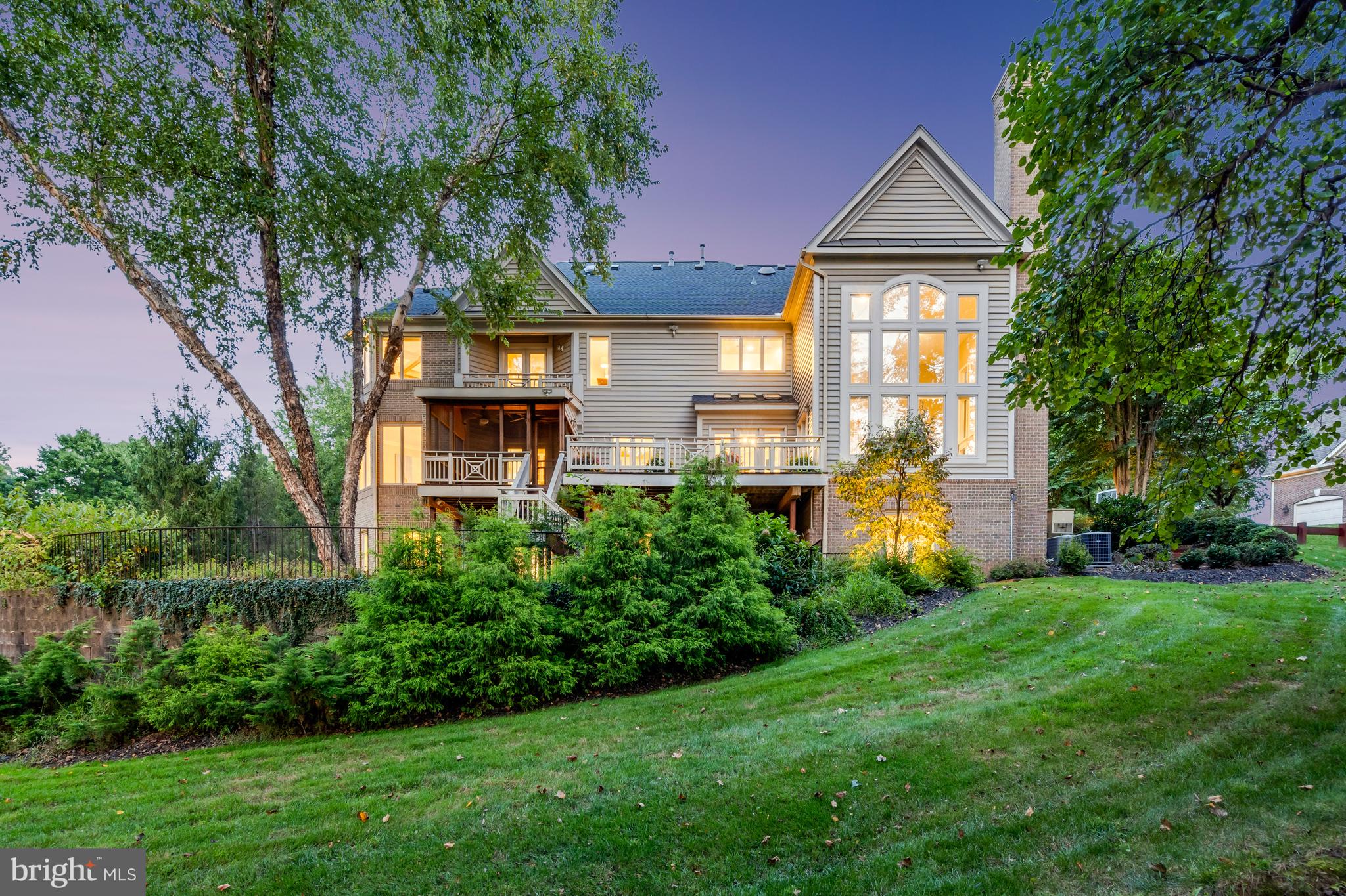 ELGIN MANOR - Residential