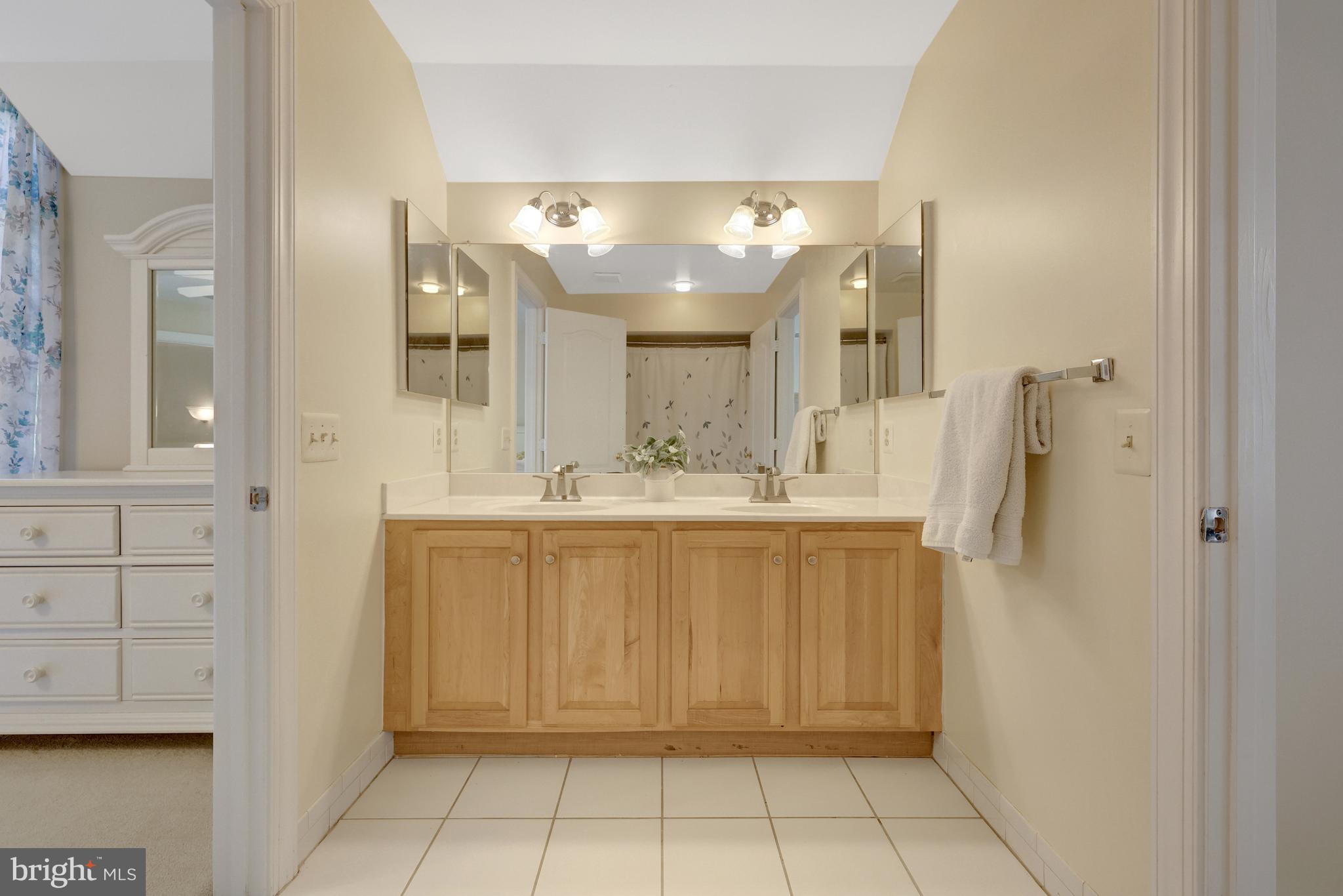 ELGIN MANOR - Residential