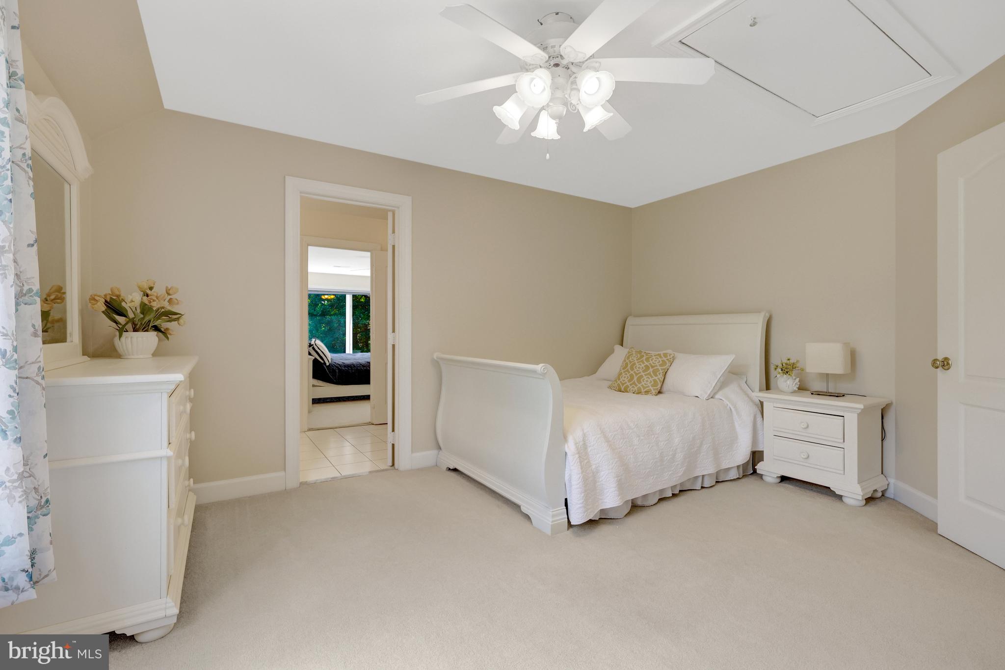 ELGIN MANOR - Residential