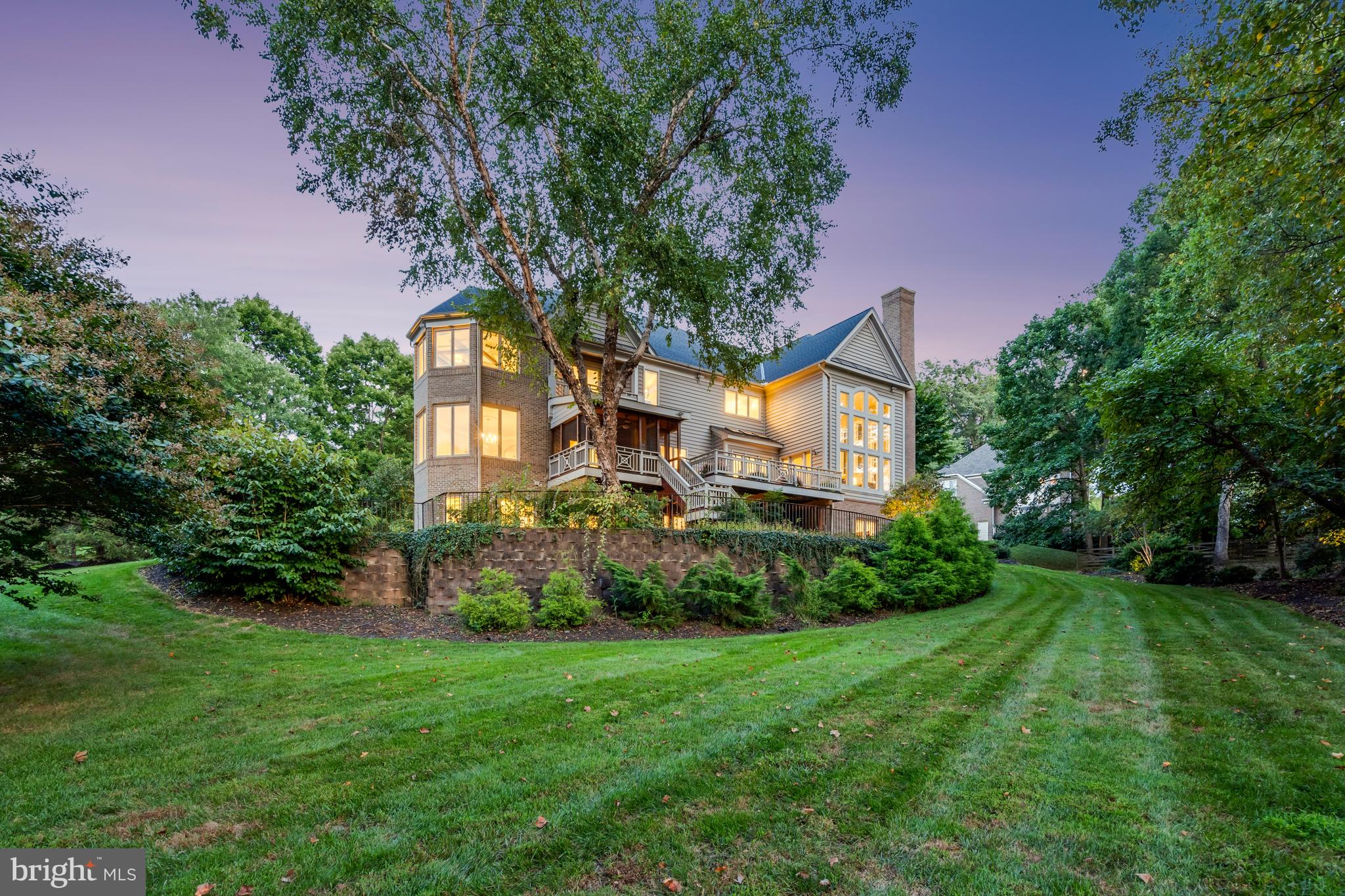 ELGIN MANOR - Residential