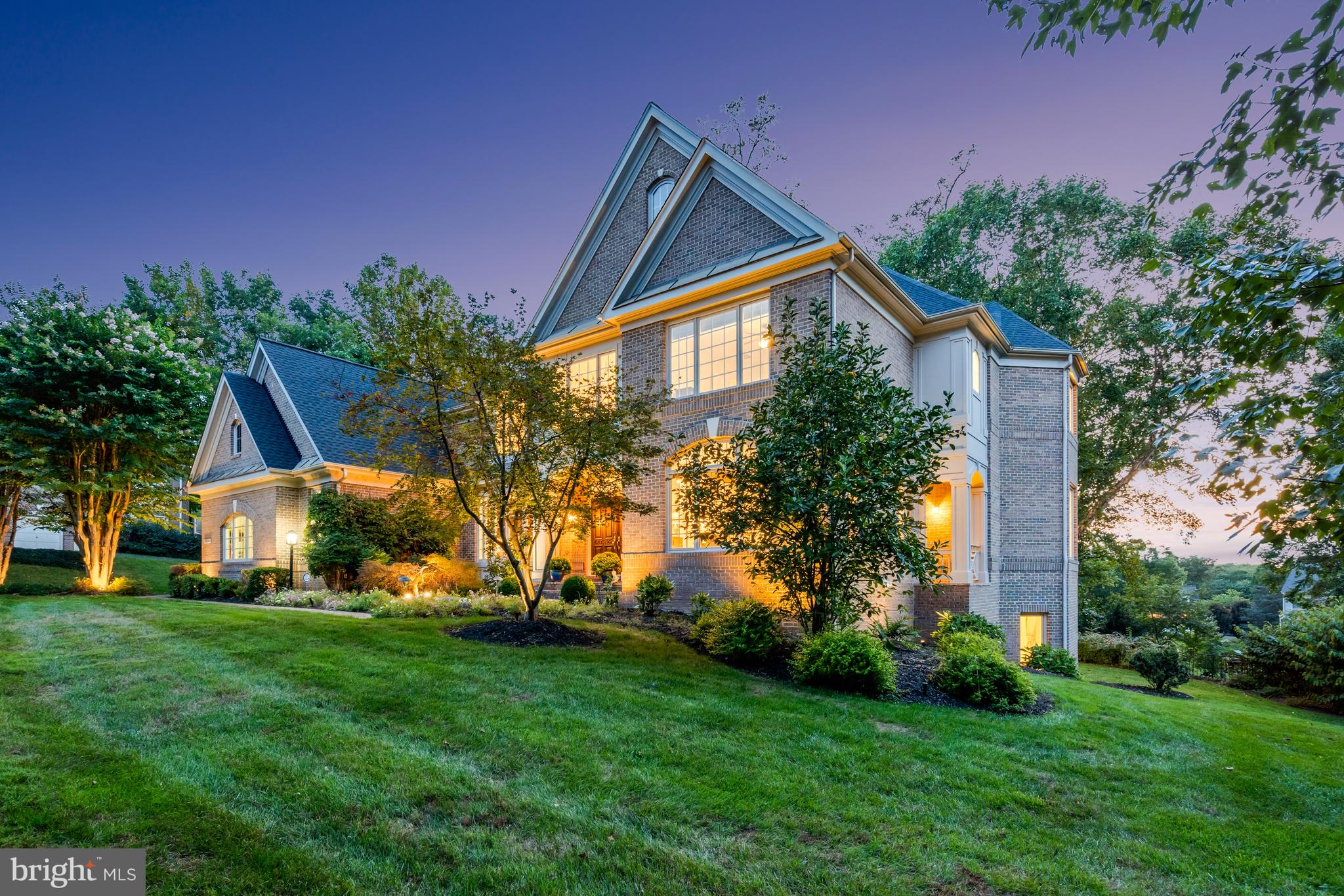 ELGIN MANOR - Residential