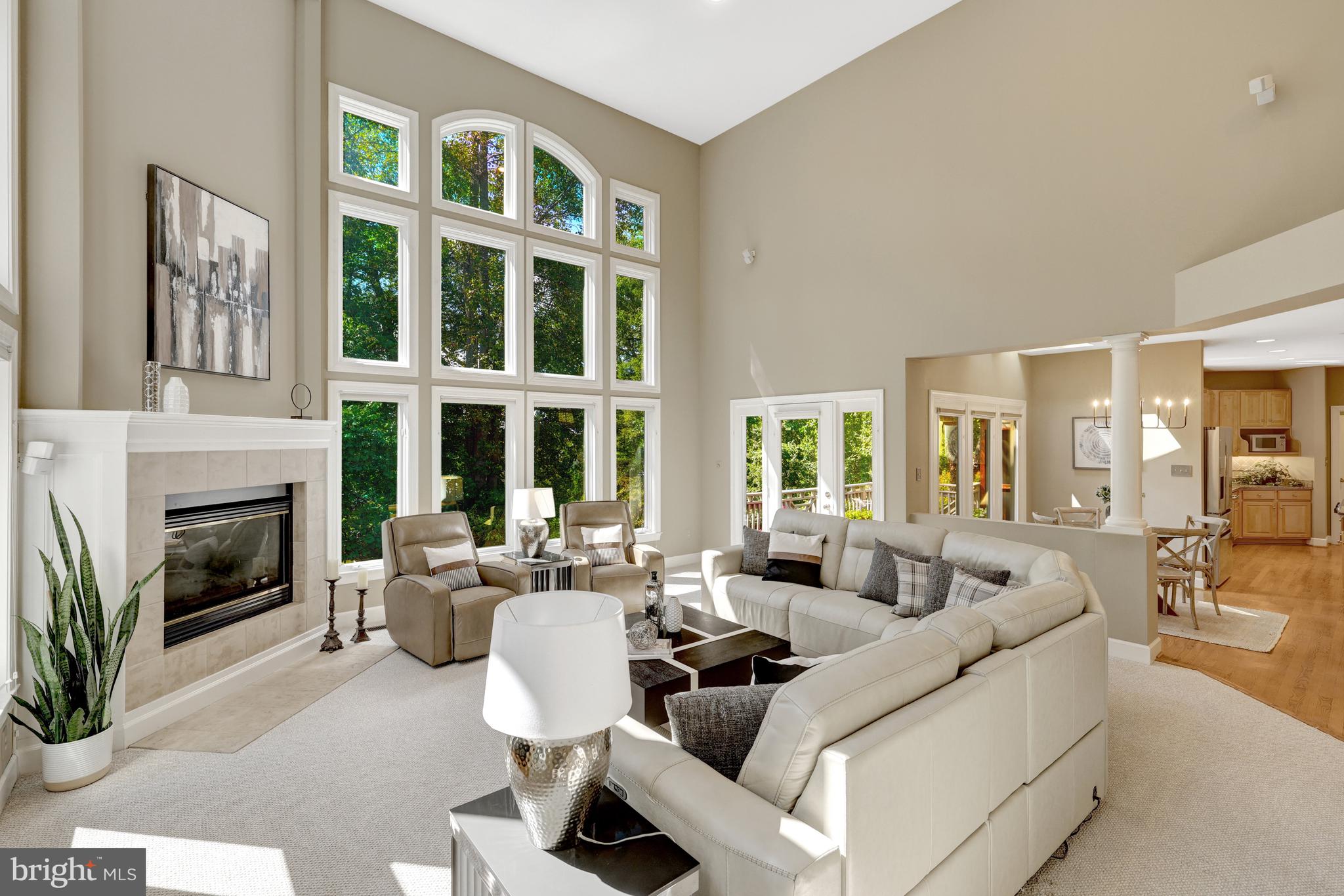 ELGIN MANOR - Residential