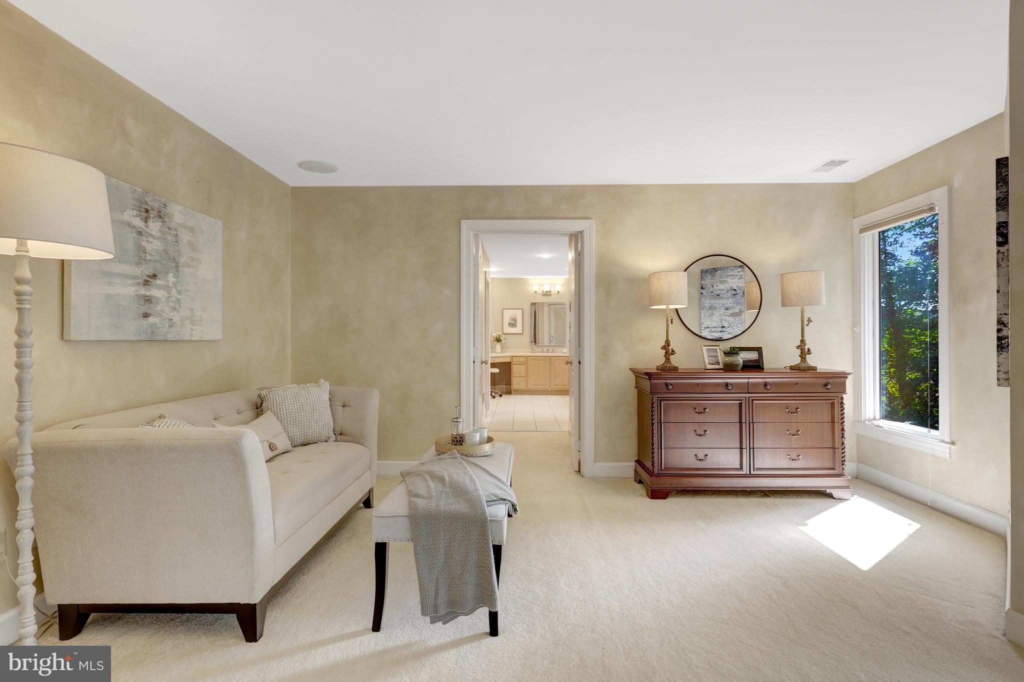 ELGIN MANOR - Residential