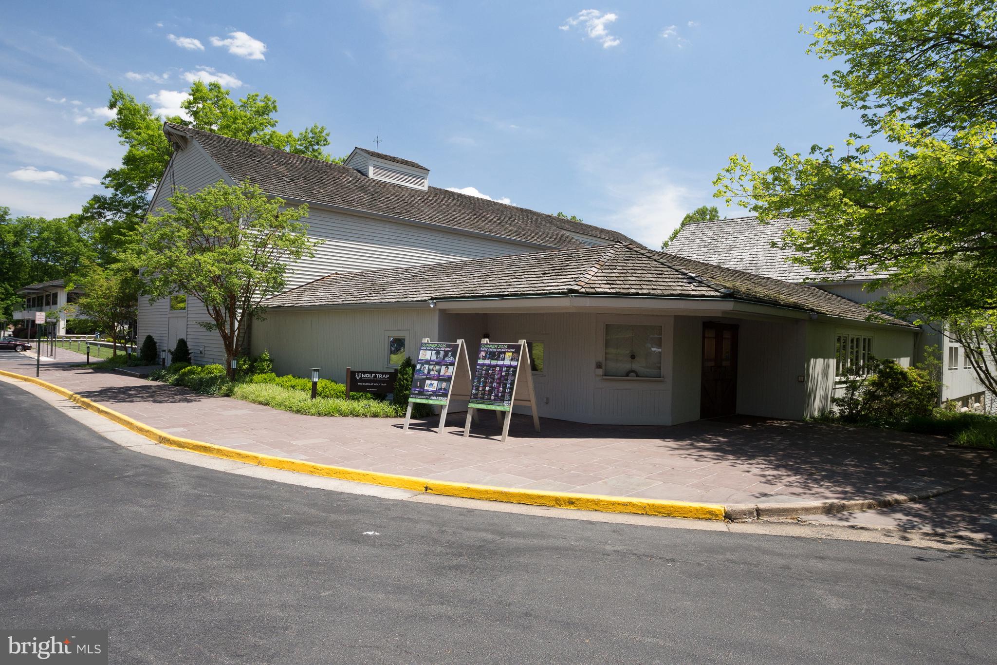 ELGIN MANOR - Residential