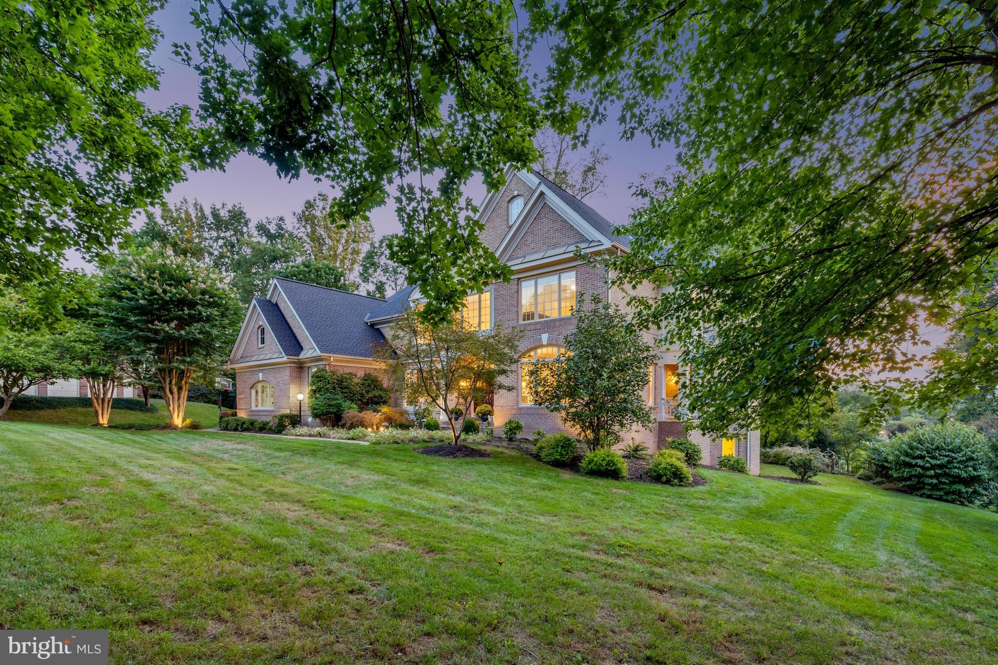 ELGIN MANOR - Residential